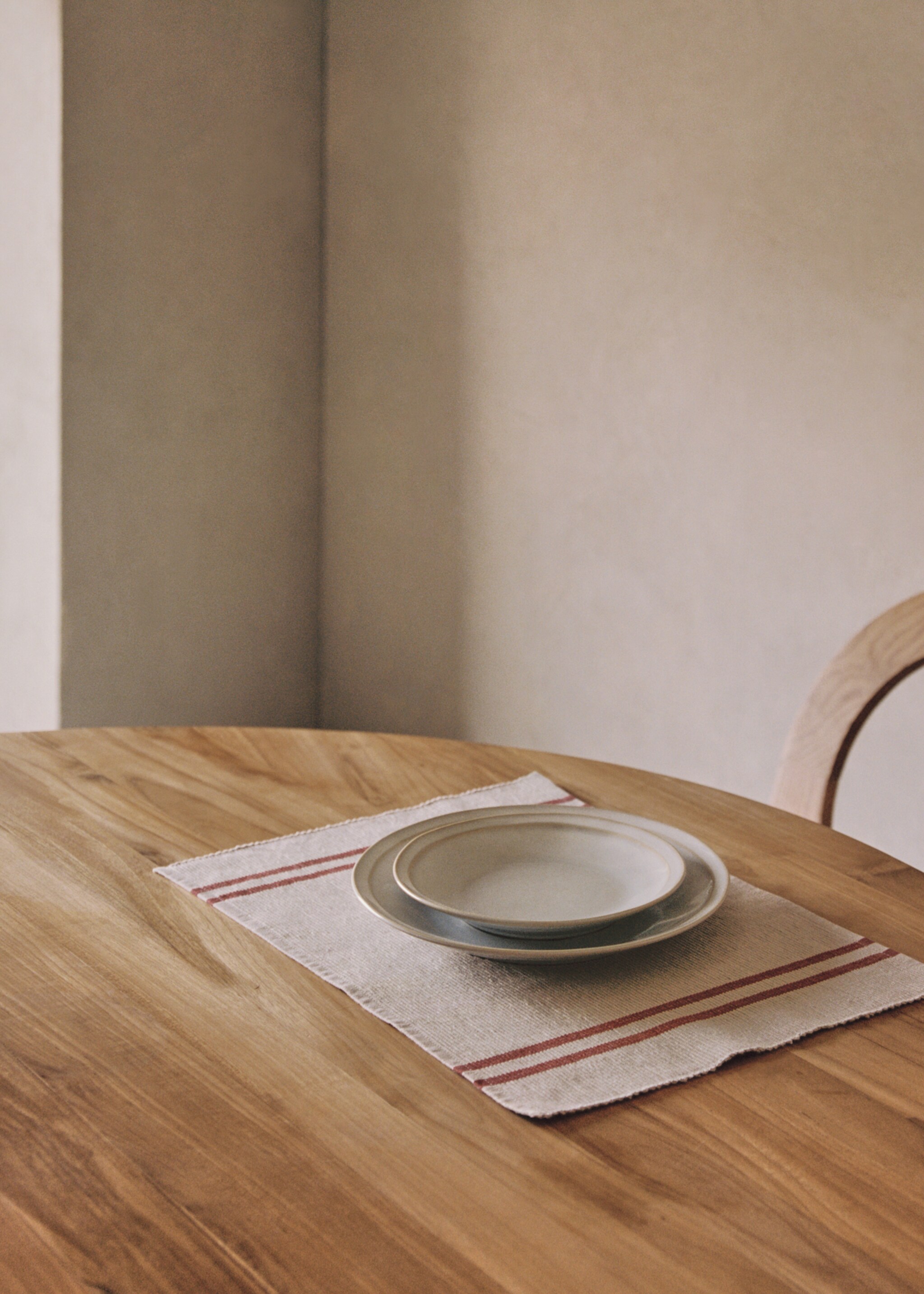 Single woven cotton stripe - Details of the article 6, Maroon. Ref: 77070620-00.