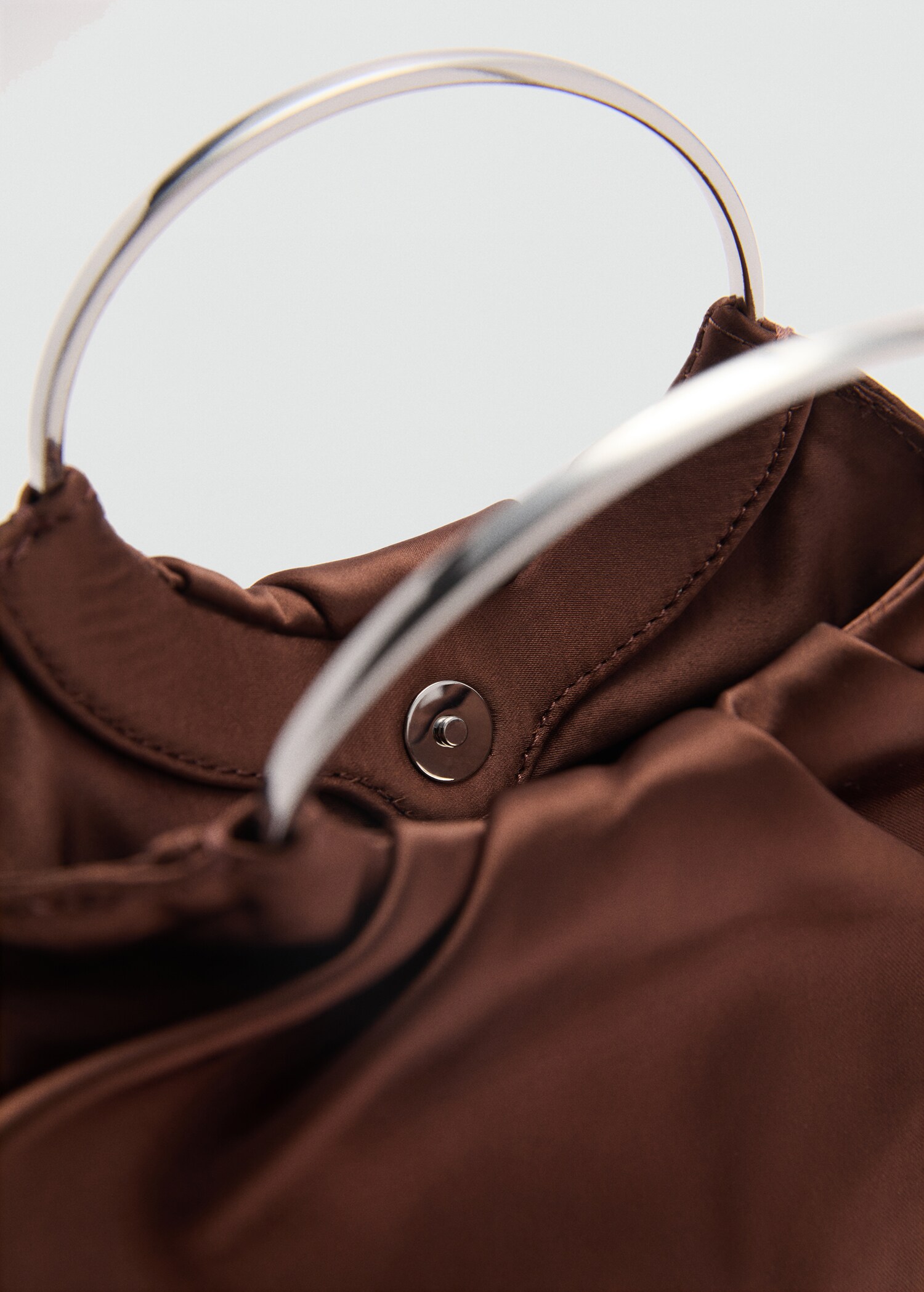 Satin bag with metal ring - Details of the article 1