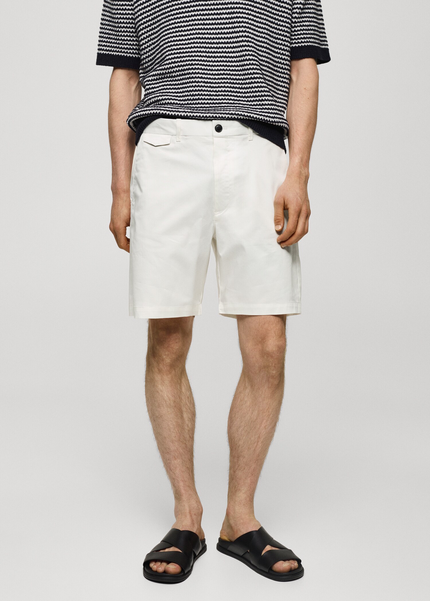 Slim Fit-Bermudashorts aus Baumwolle - Mittlere Ansicht
