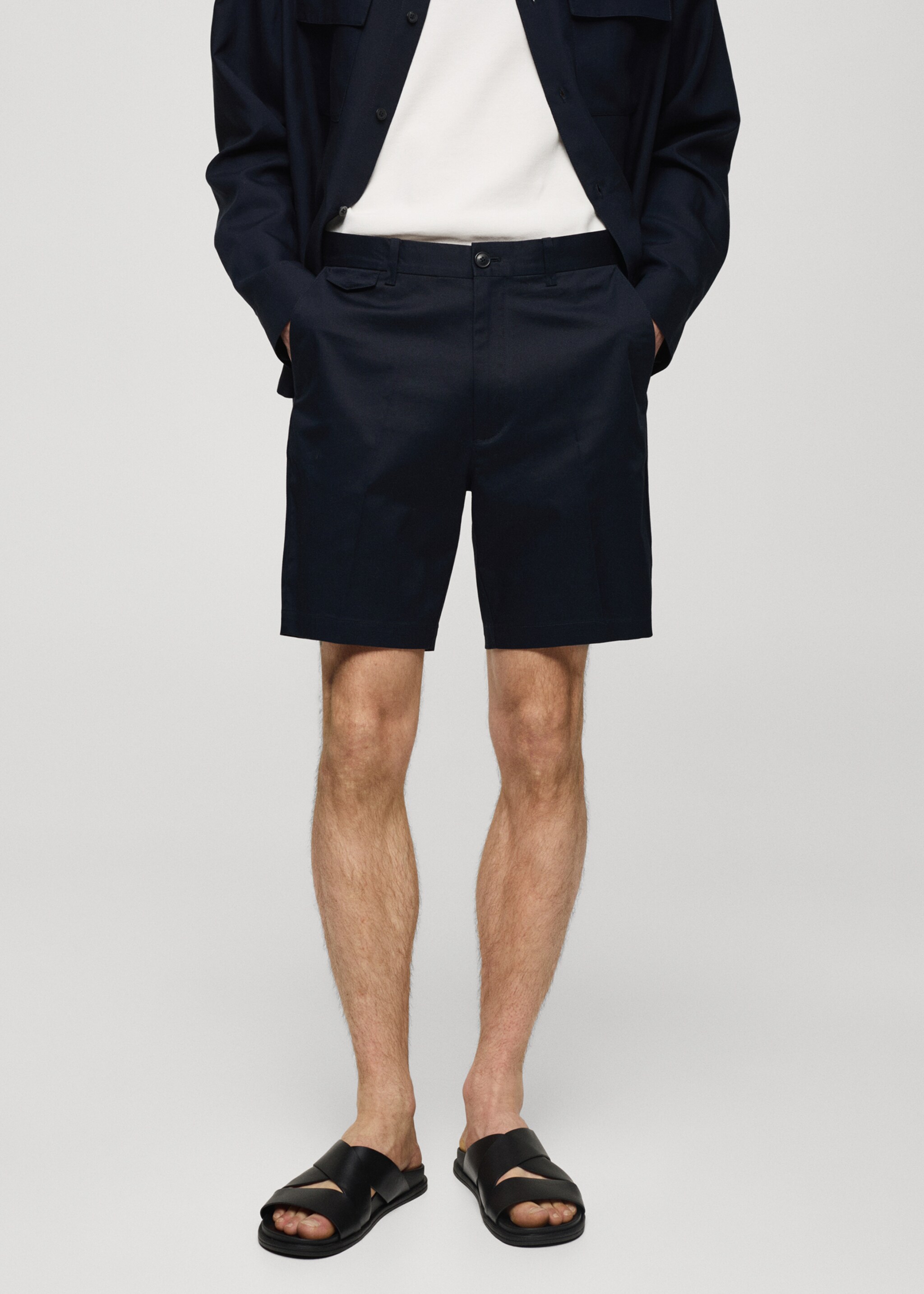 Slim Fit-Bermudashorts aus Baumwolle - Mittlere Ansicht