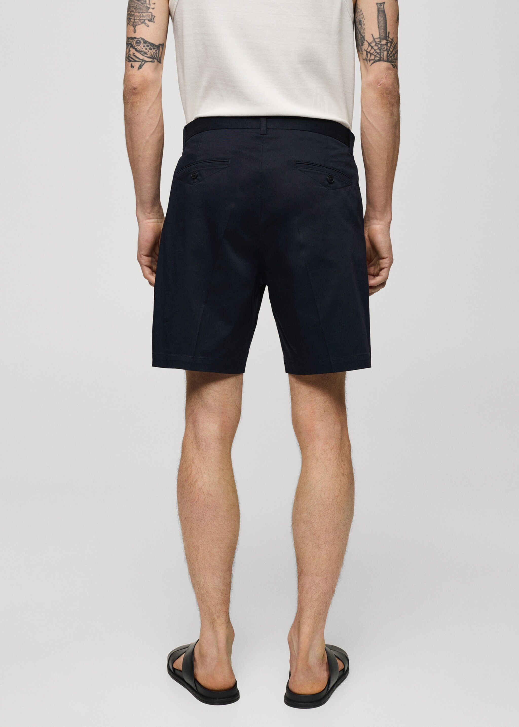 Slim Fit-Bermudashorts aus Baumwolle - Rückseite des Artikels