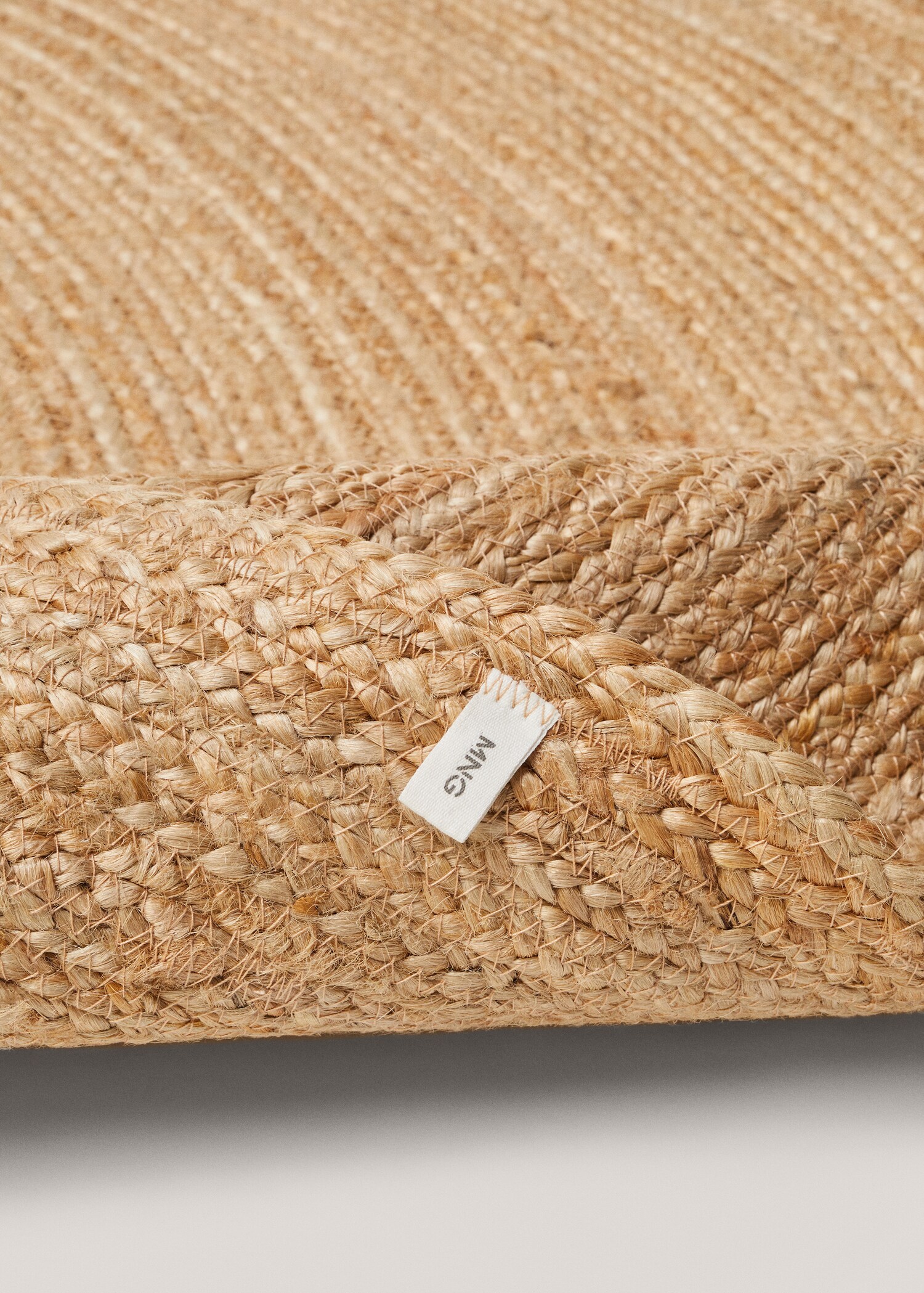 Medium natural fibre round rug - Details of the article 2