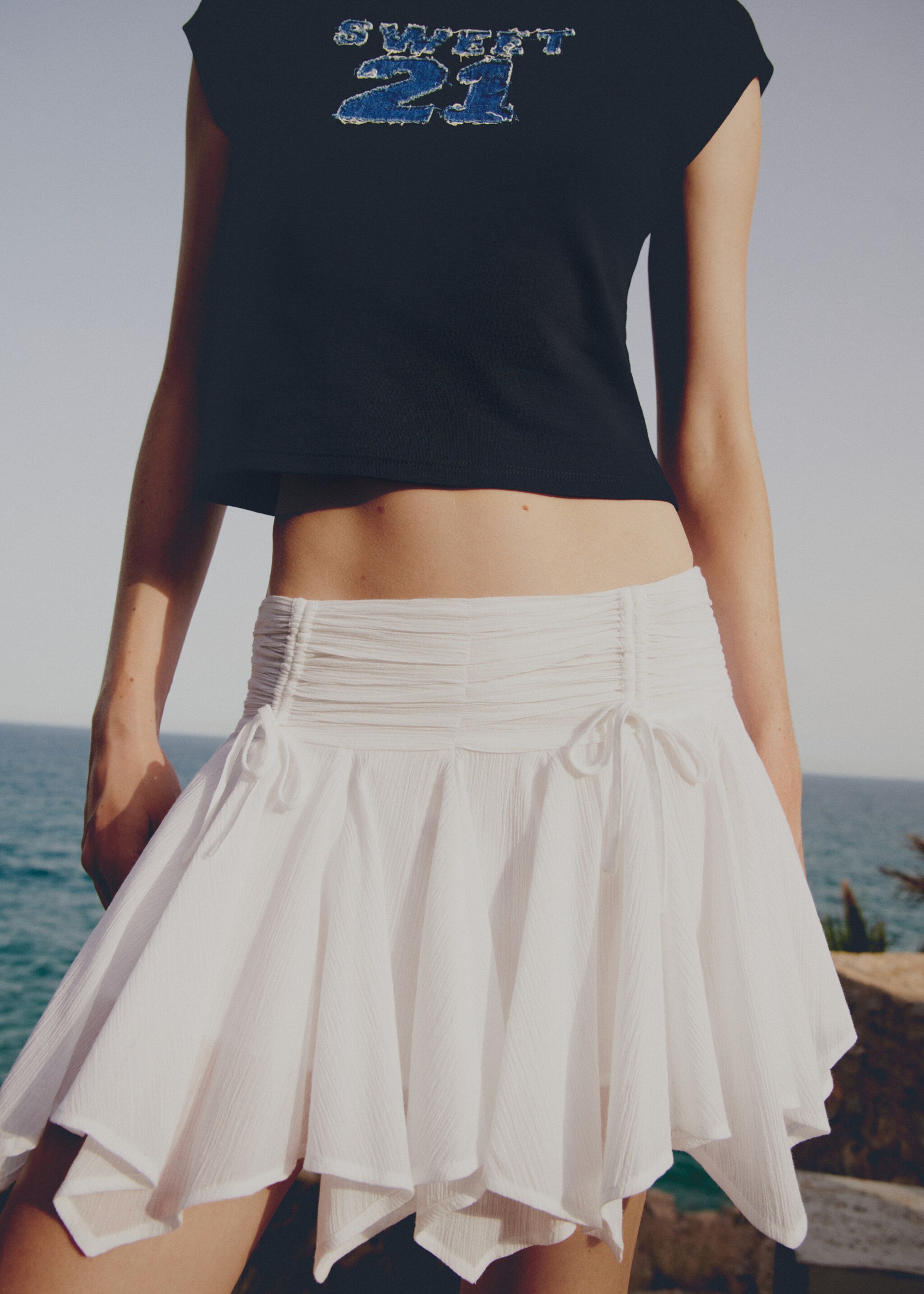 Asymmetrical mini-skirt with bows - Details of the article 7
