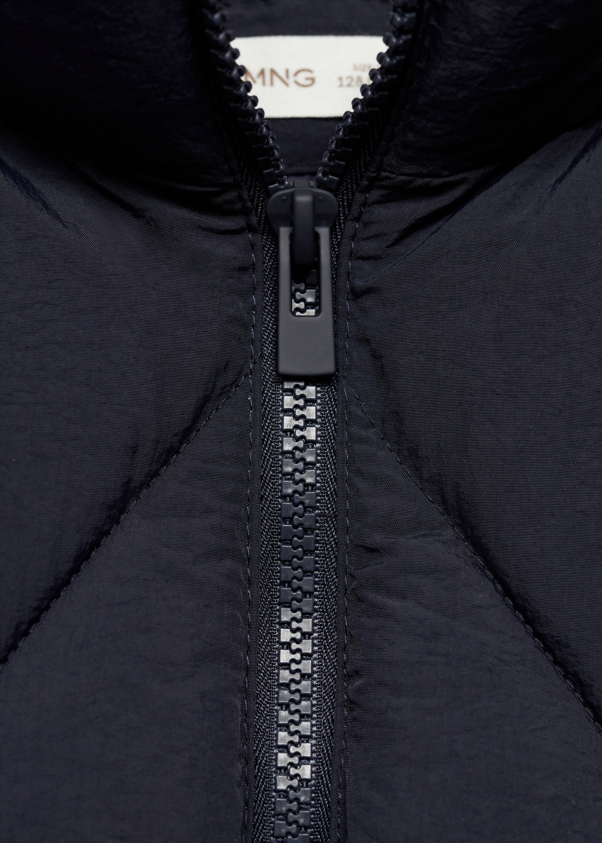 Gilet matelassé poches - Détail de l'article 8, Bleu marine foncé. Ref: 77072540-00.