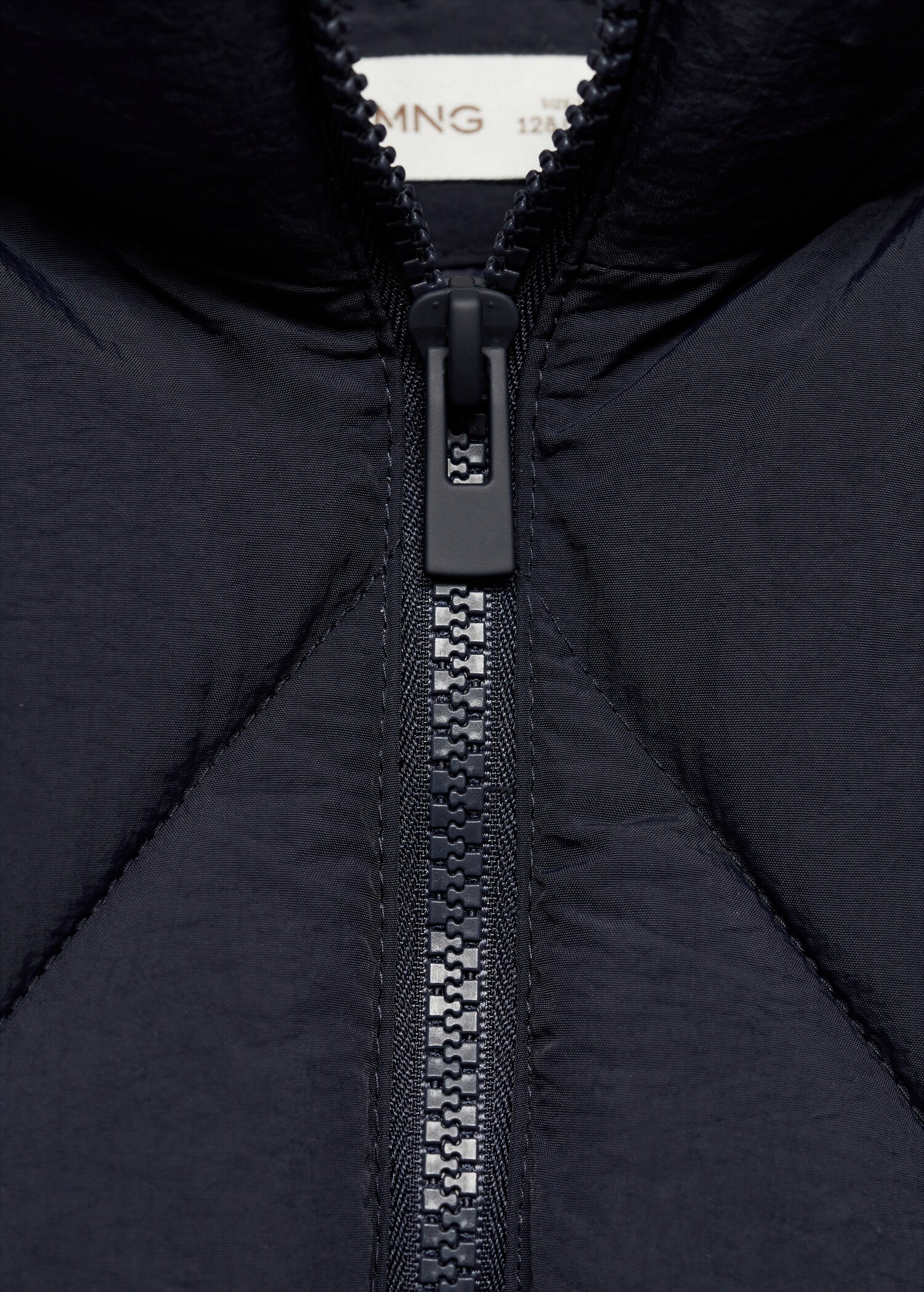 Quilted vest with pockets - Details of the article 8
