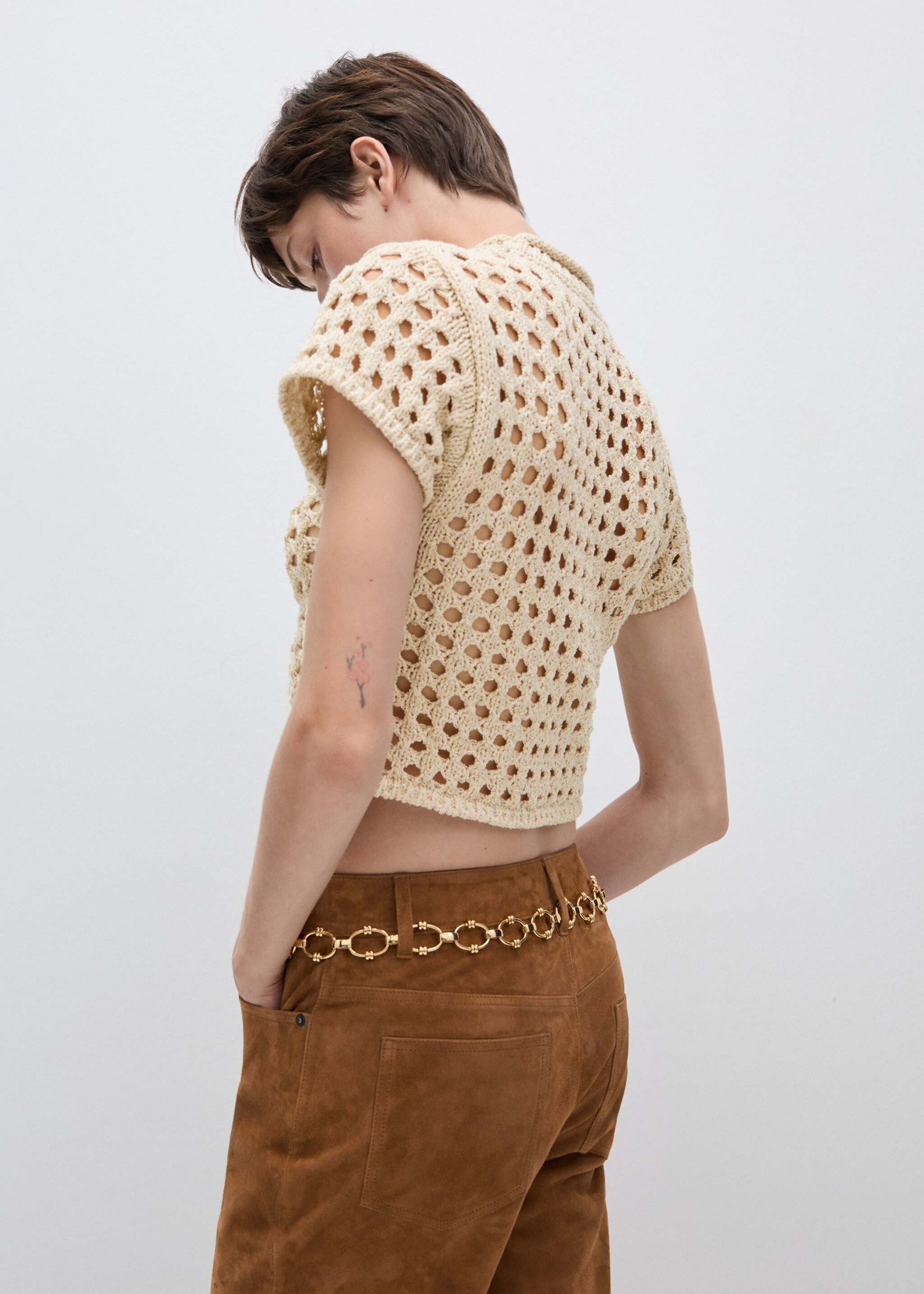 Pull-over ajouré manches courtes - Plan moyen