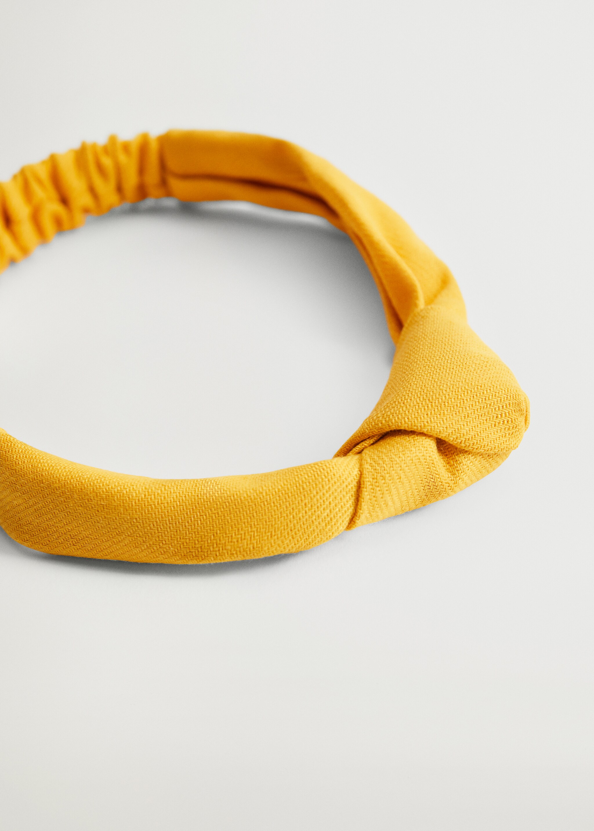 Diadema textura nudo  - Plano medio