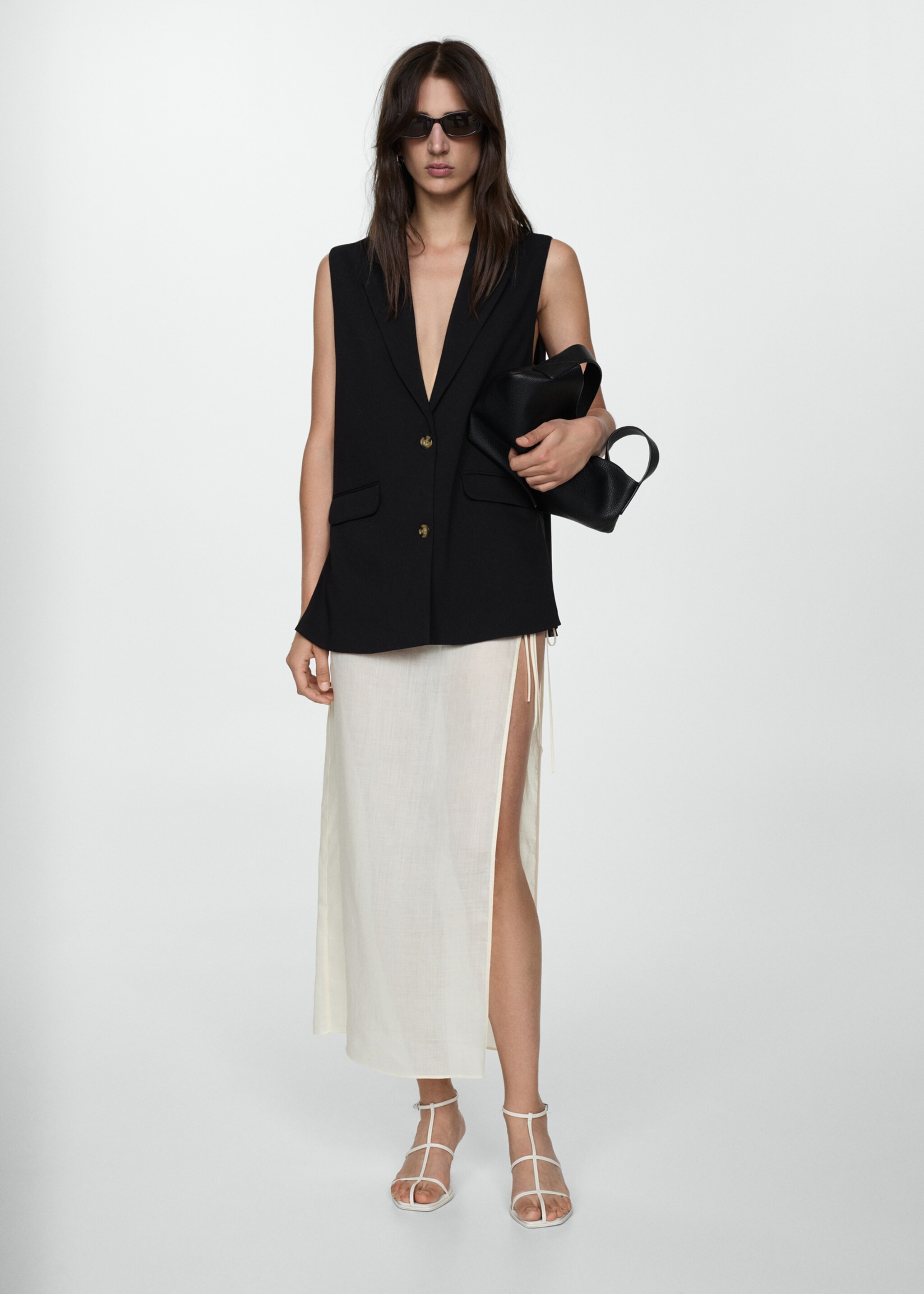 Long gilet with openings - Details of the article 2, Black. Ref: 77072912-00.