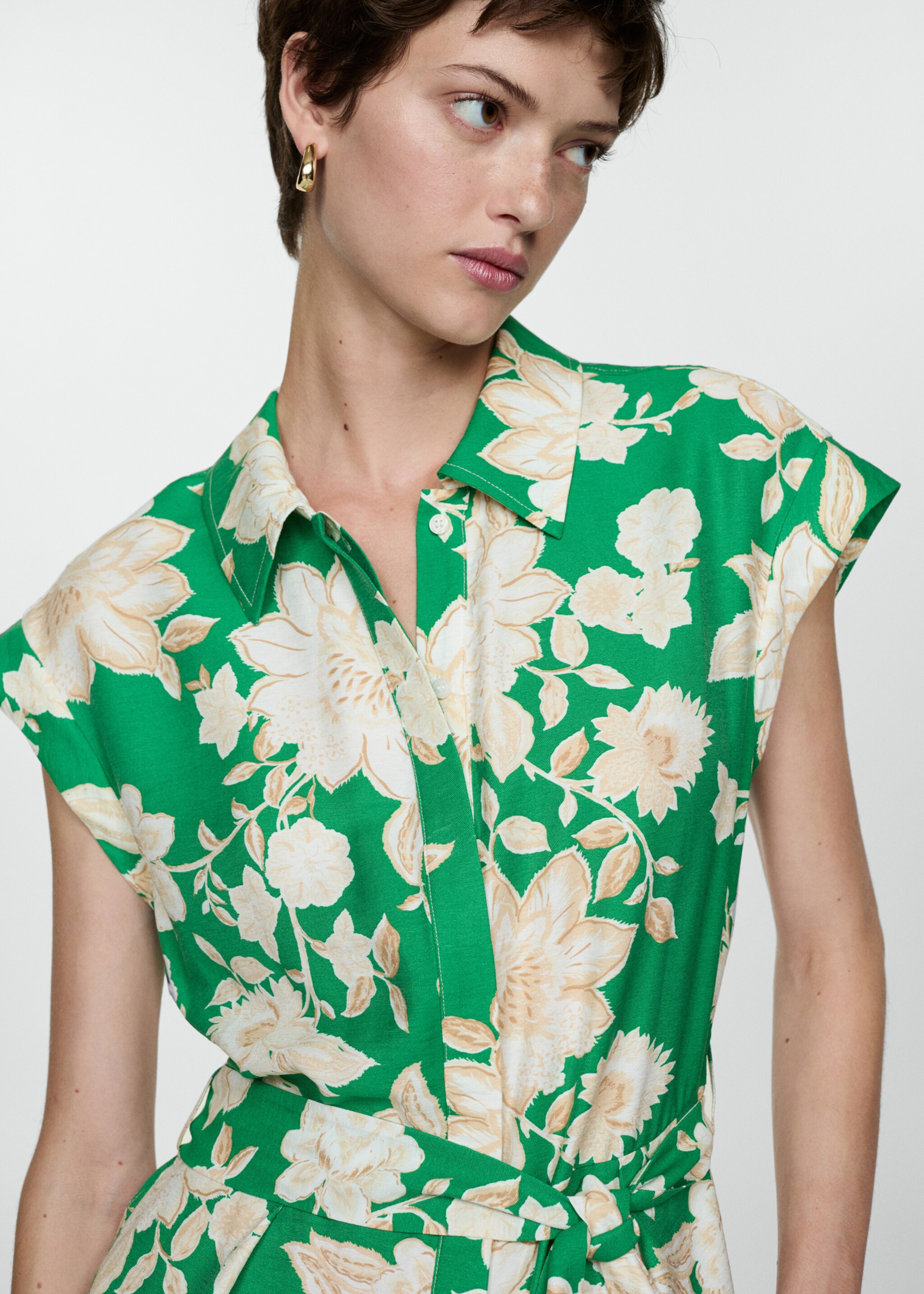 Kort jumpsuit med blomster - Artikkeldetalj 1