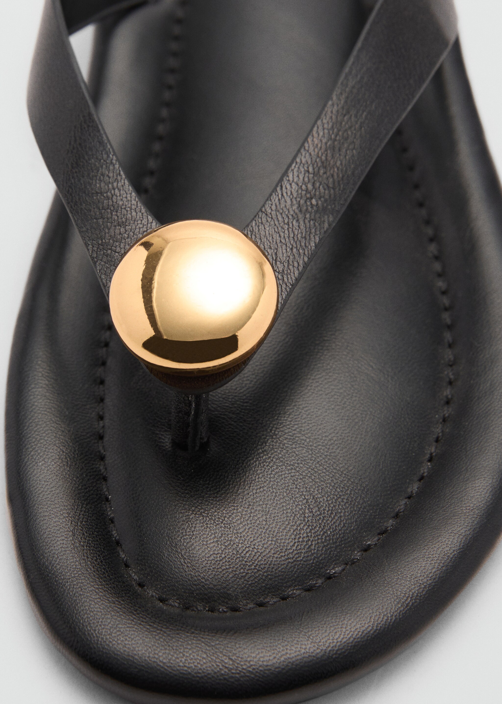 Leather sandals with adornment - Details of the article 2