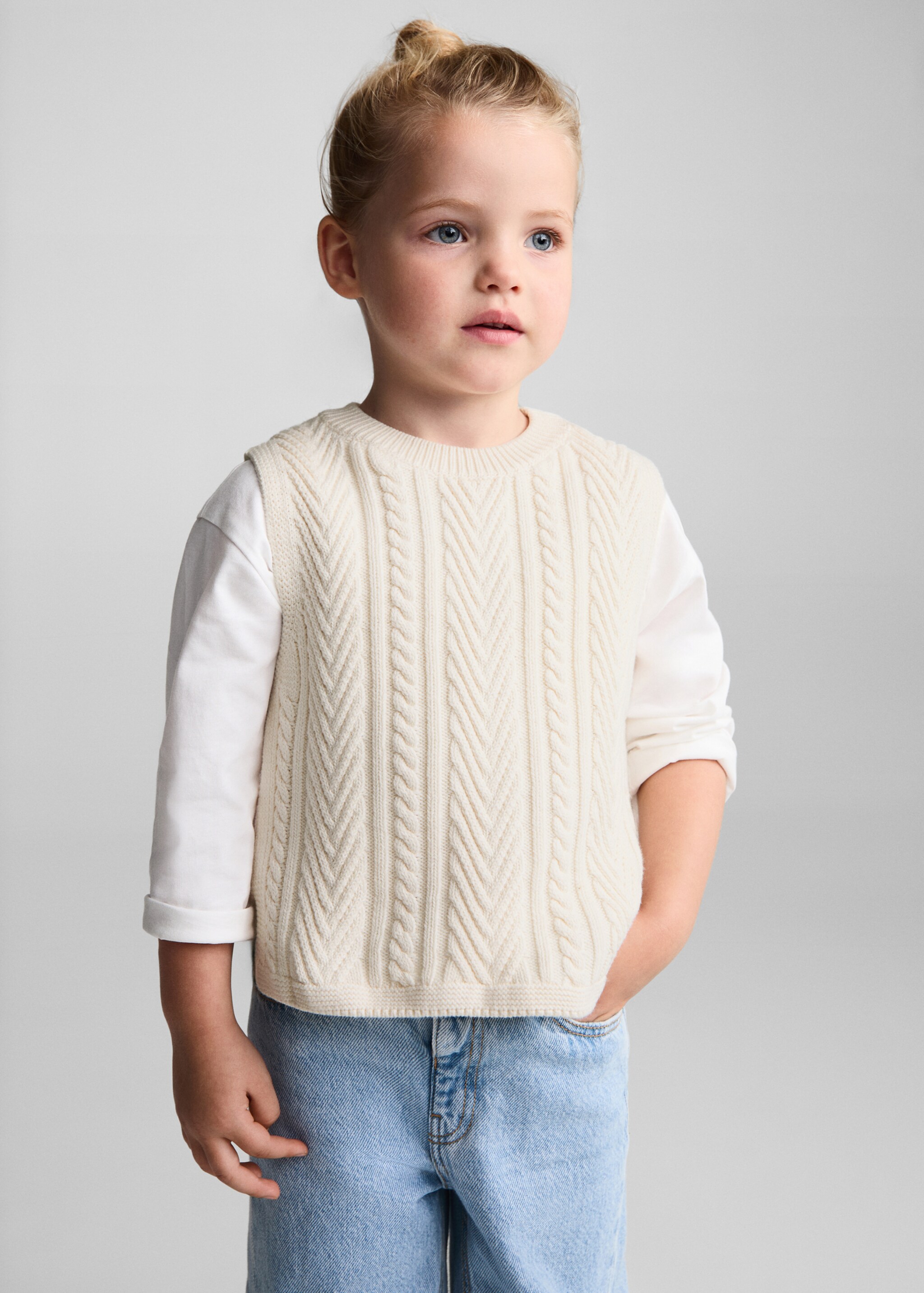 Braided-knit gilet - Medium plane, Off White. Ref: 77072929-00.