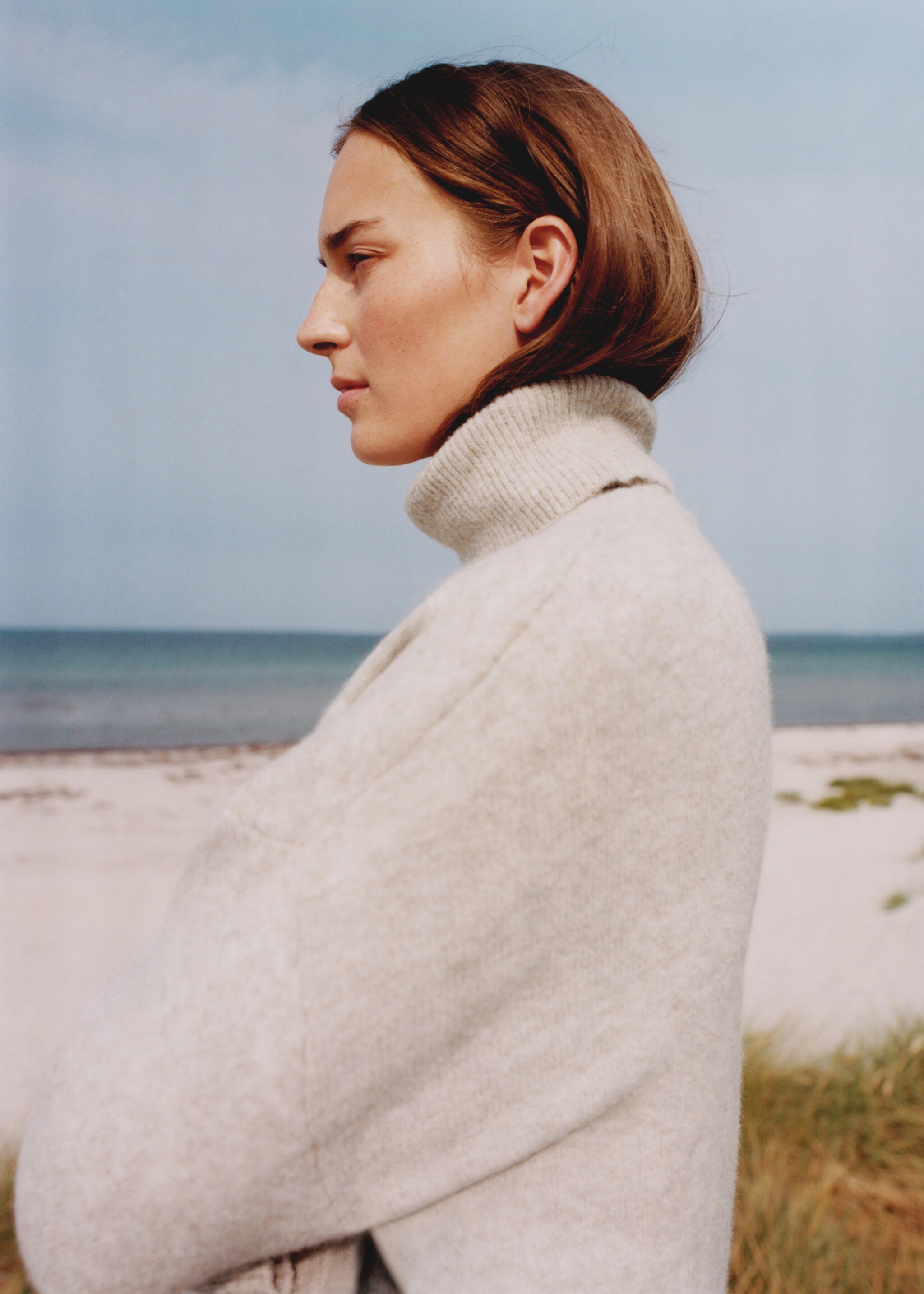 Turtleneck knit sweater - Details of the article 6, Light/Pastel Brown. Ref: 77073266-00.