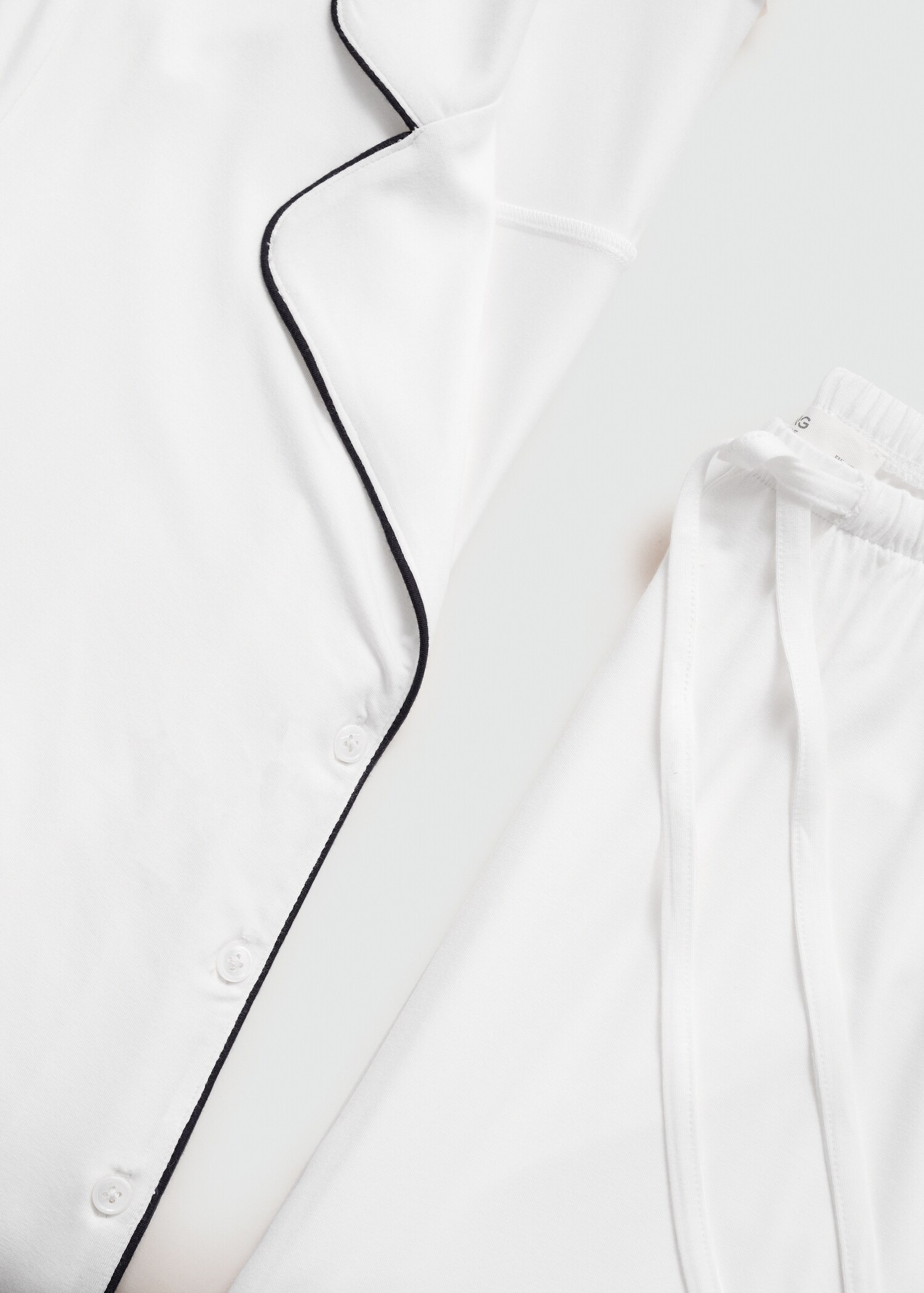 Two-piece pyjamas with piping - Details of the article 0