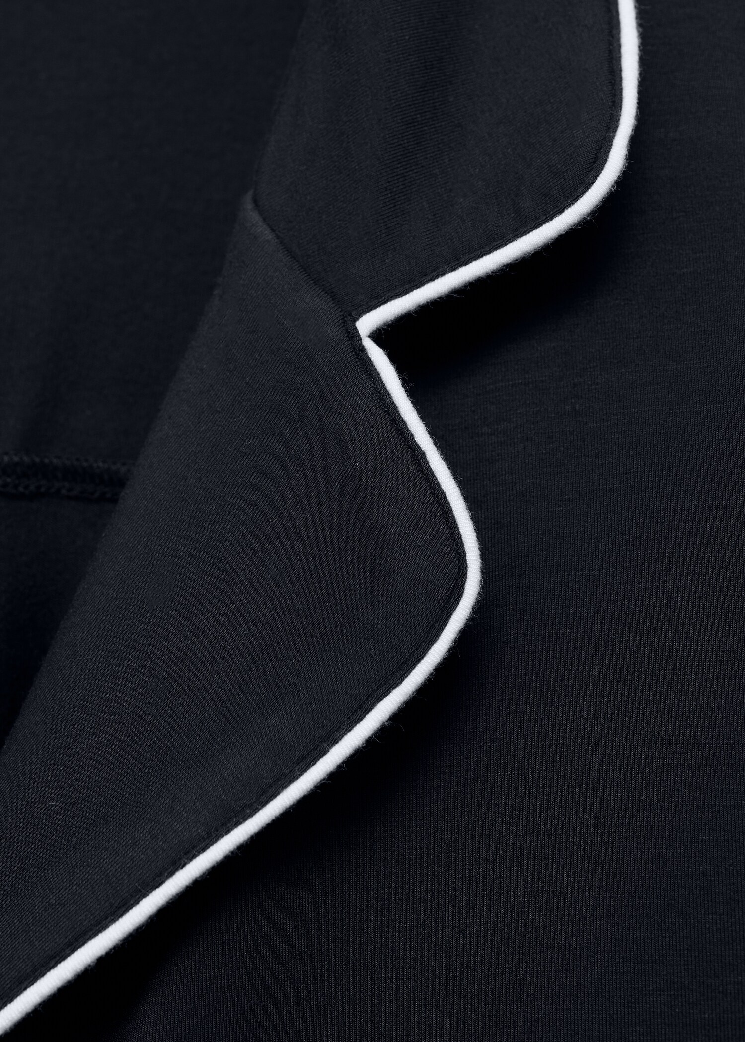Two-piece pyjamas with piping - Details of the article 8