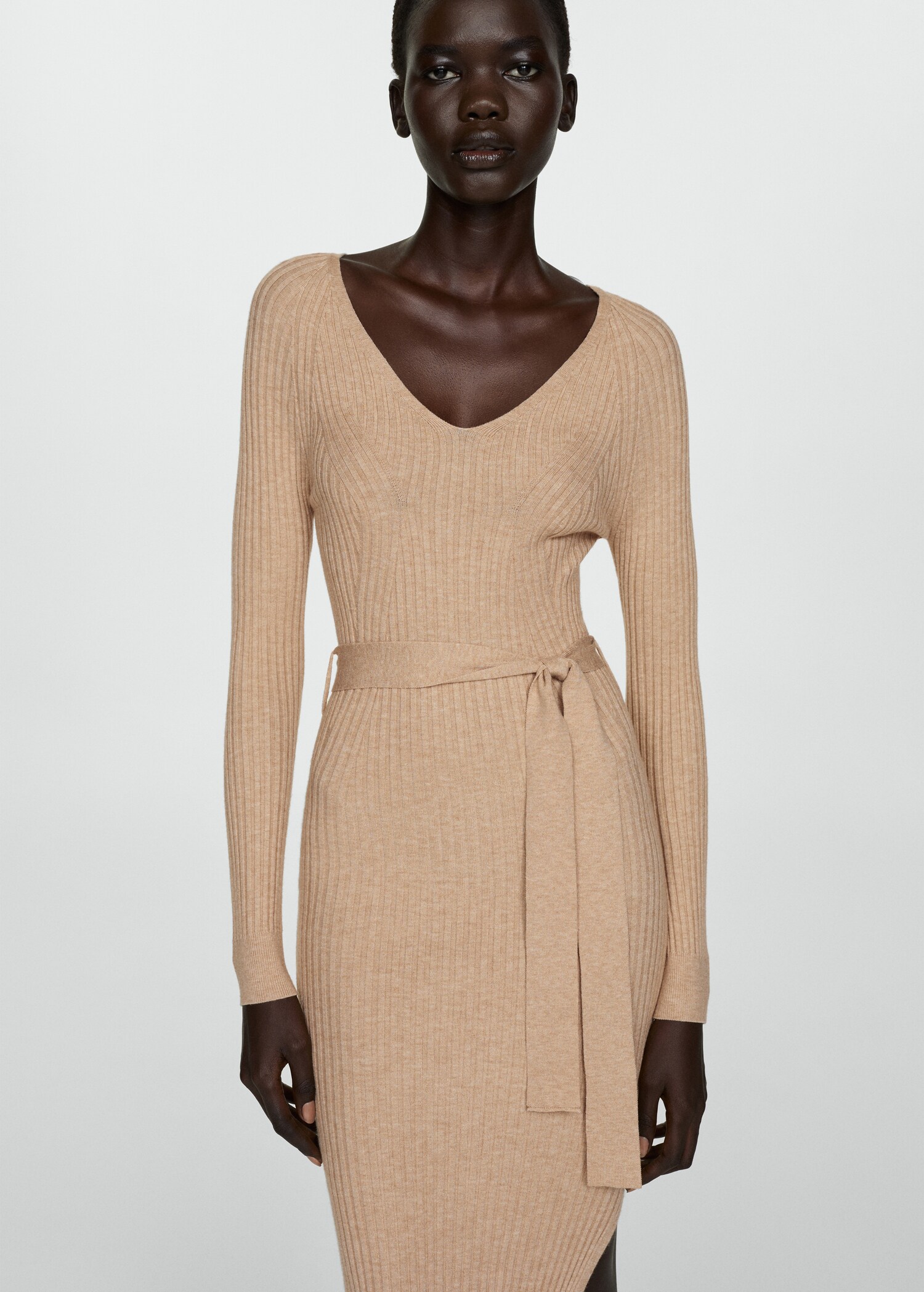 Midi-Strickkleid mit Gürtel - Mittlere Ansicht