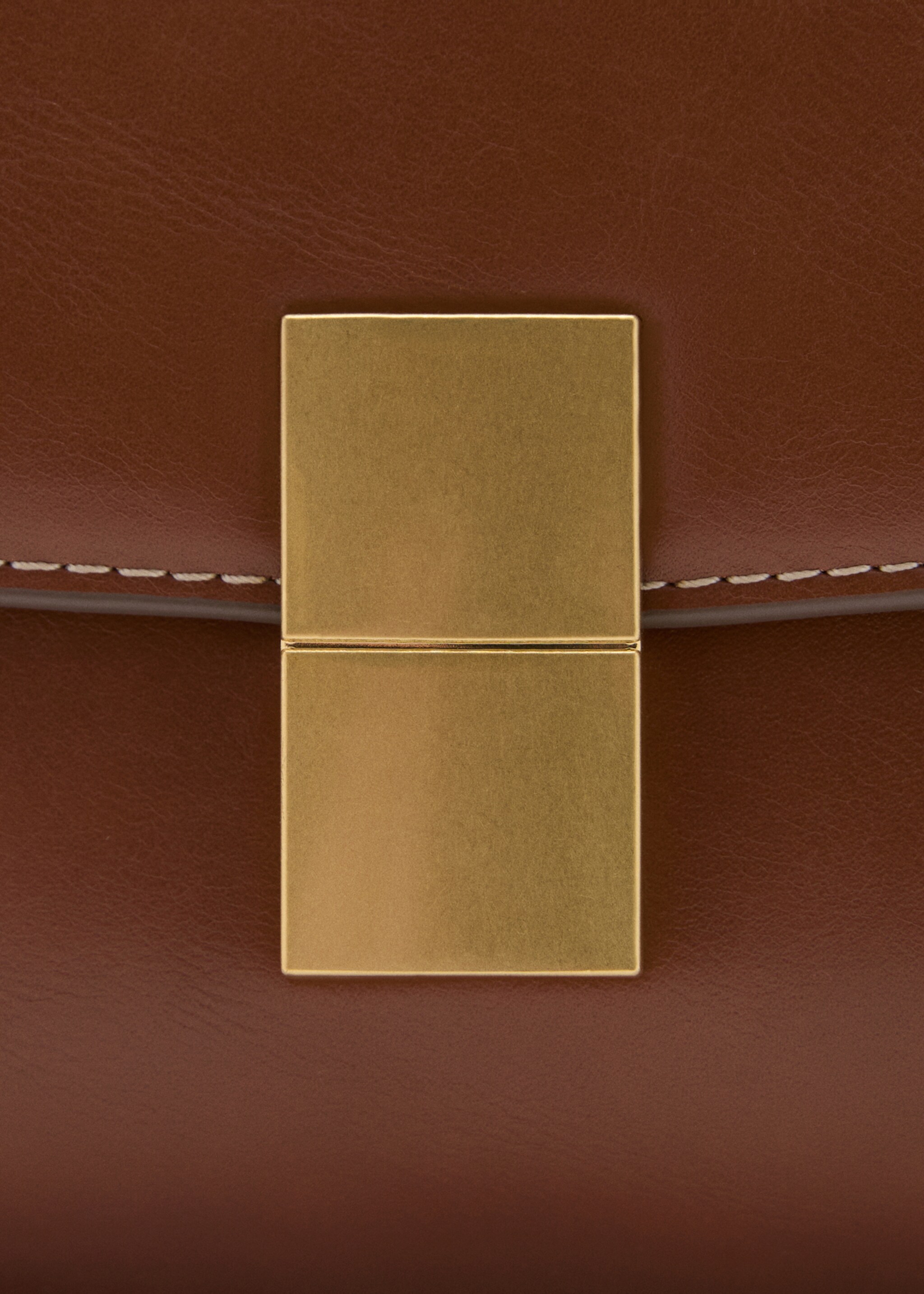 Crossbody bag with metal closure - Details of the article 2, Leather. Ref: 77074011-00.