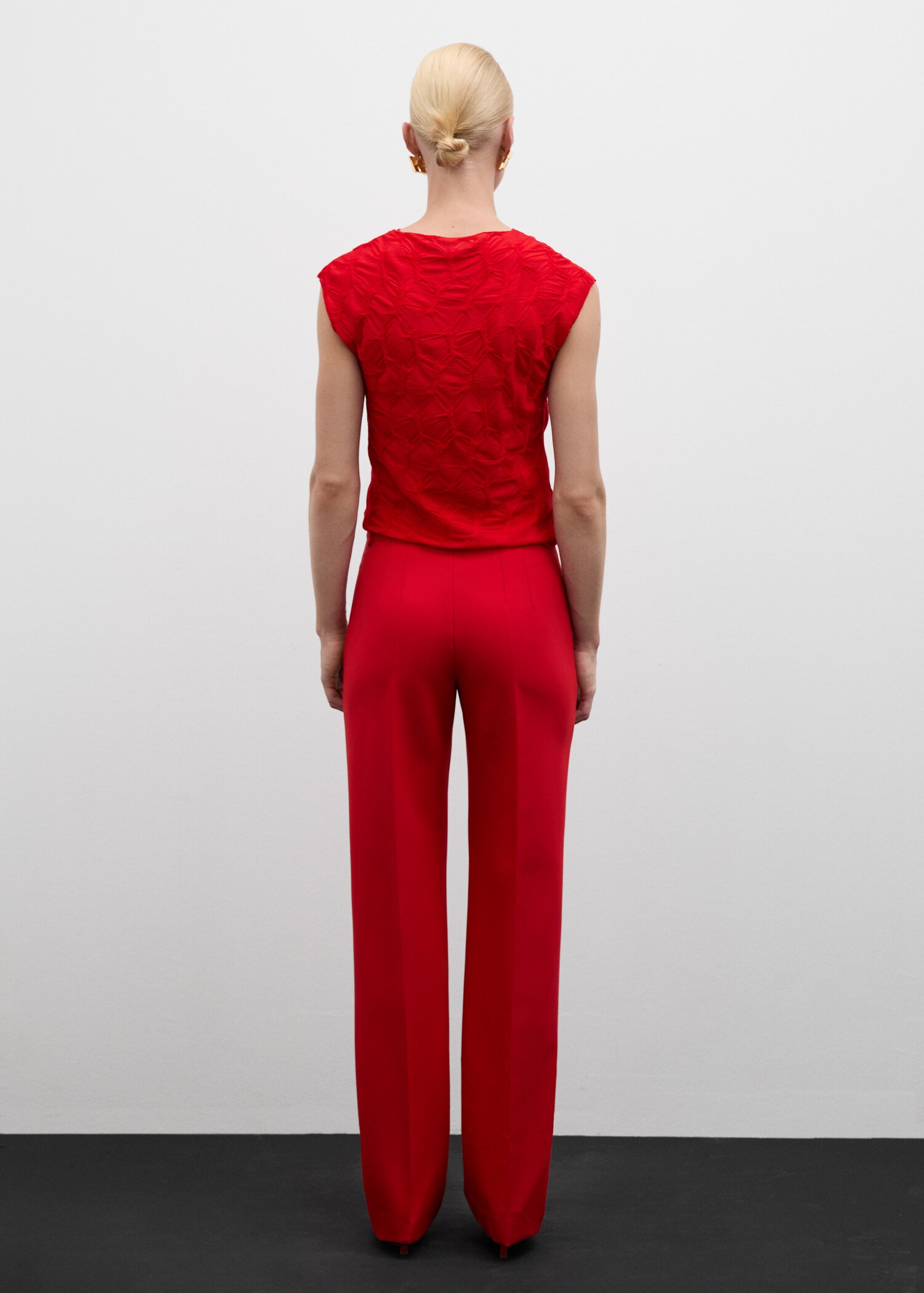 Textured short-sleeved t-shirt - Reverse of the article