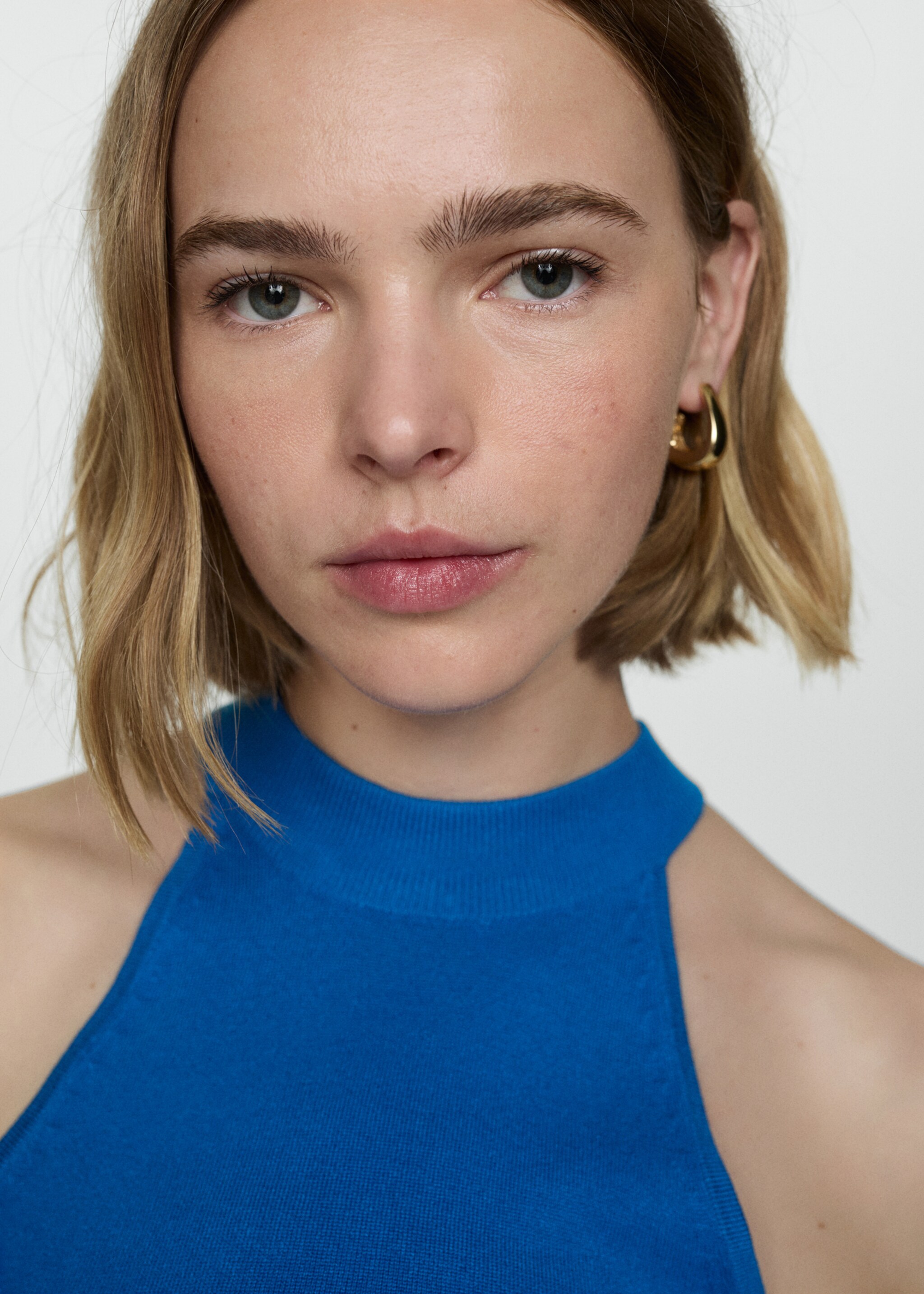 Halter-neck knitted top - Details of the article 1, Vibrant blue. Ref: 77074028-00.