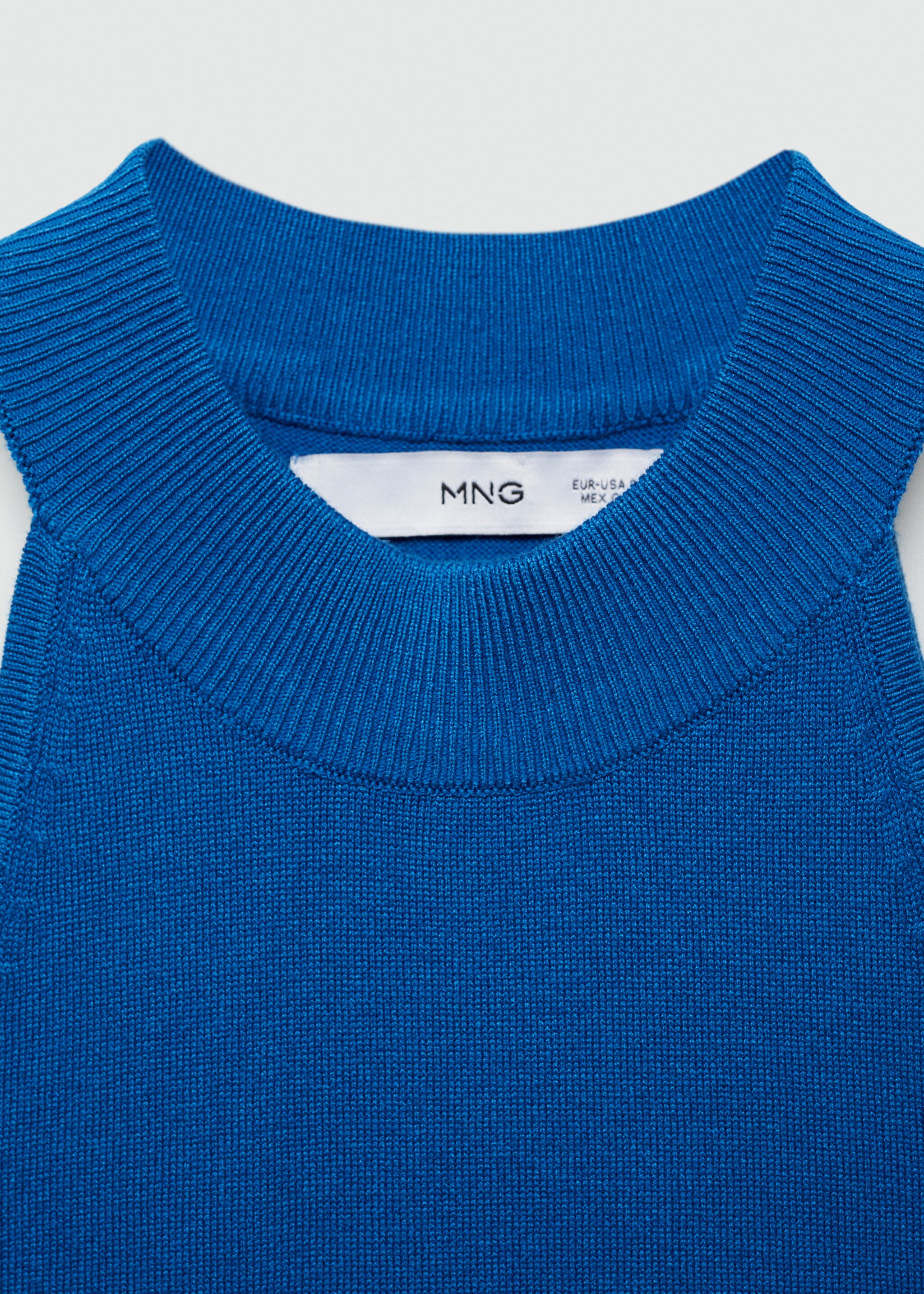 Halter-neck knitted top - Details of the article 8, Vibrant blue. Ref: 77074028-00.
