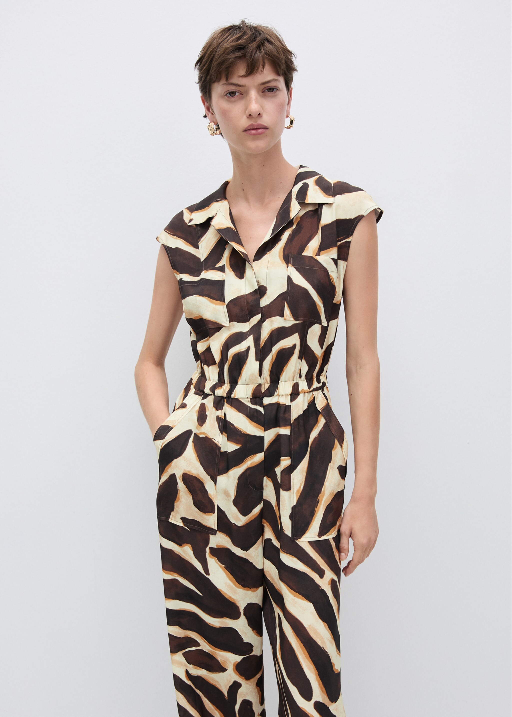 Mono bolsillos animal print - Plano medio