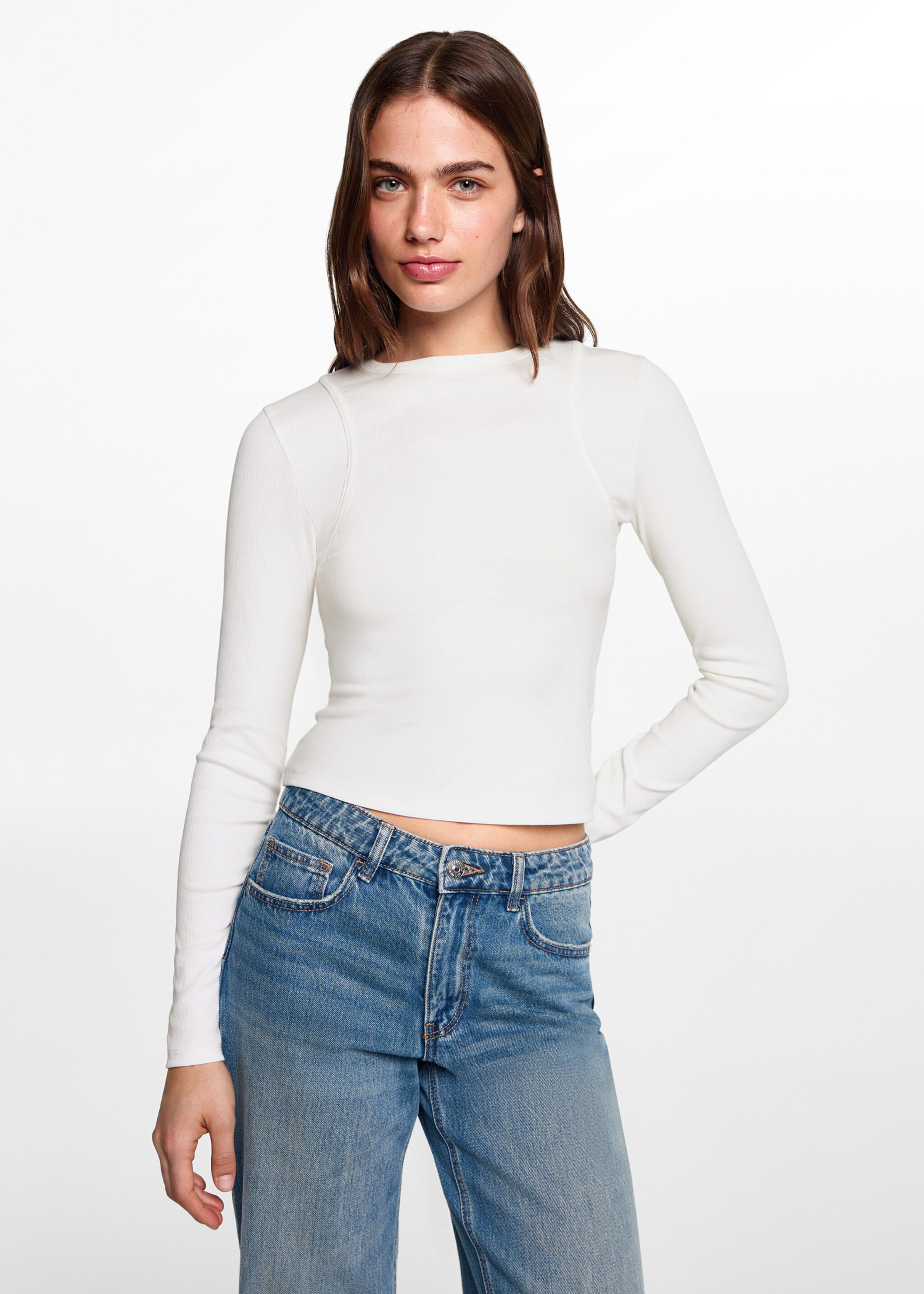 T-shirt with seam detail - Plan moyen, Blanc cassé. Ref: 77074045-00.