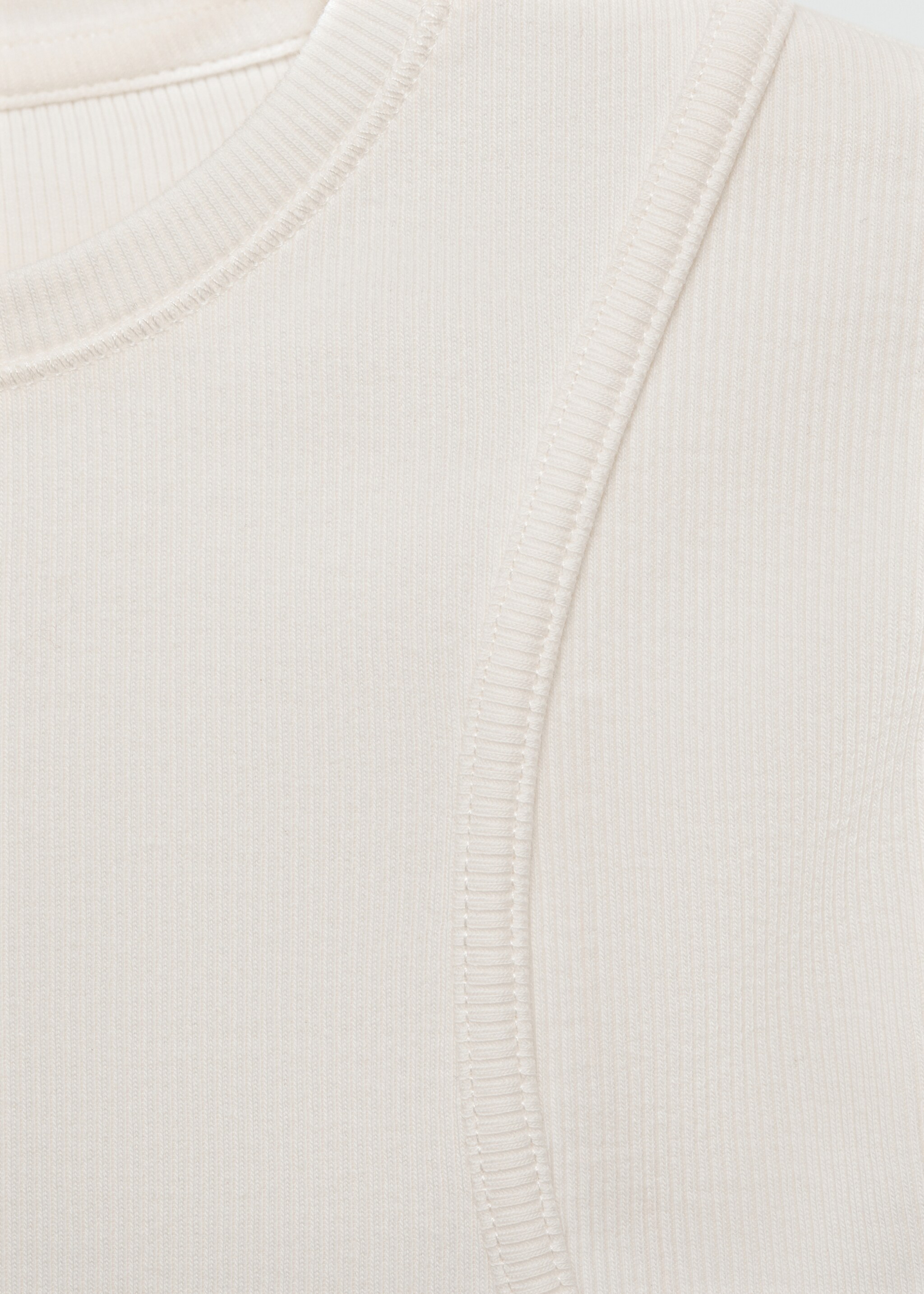 T-shirt with seam detail - Détail de l'article 8, Blanc cassé. Ref: 77074045-00.
