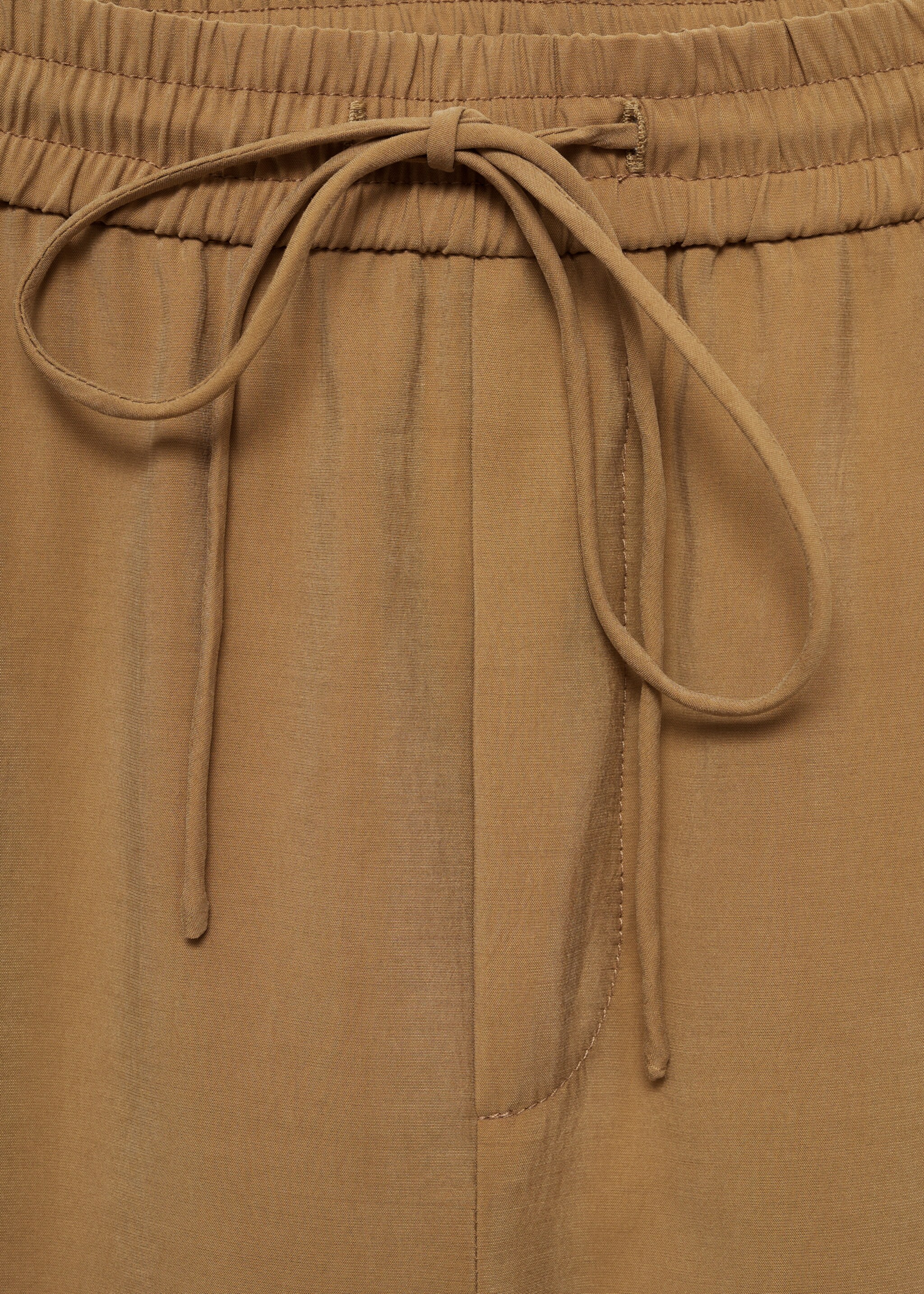 Gerade Hose aus Modal - Detail des Artikels 8, Mittelbraun. Ref: 77074053-00.