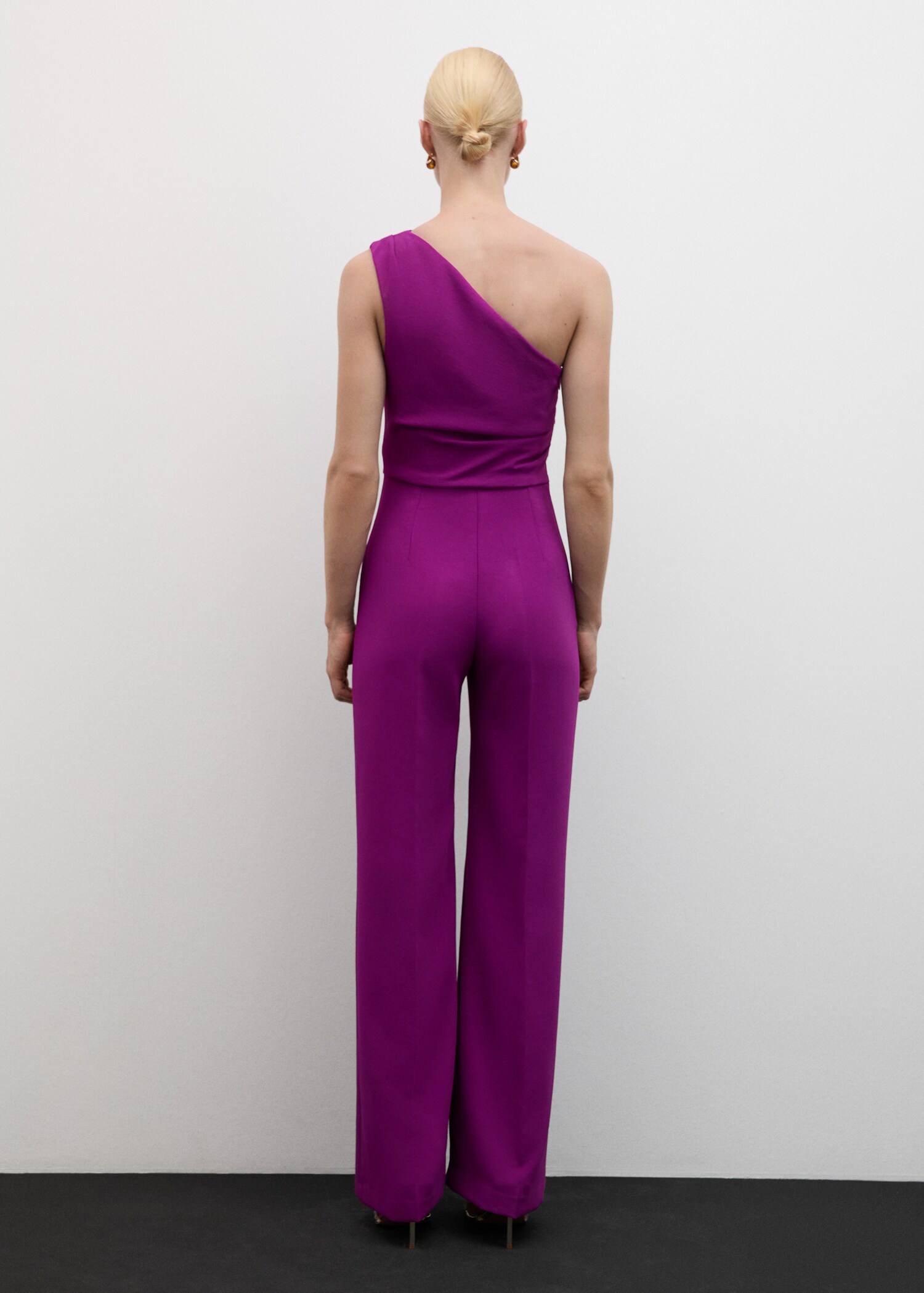 Asymmetrisk jumpsuit med drapert detalj - Baksiden av artikkelen