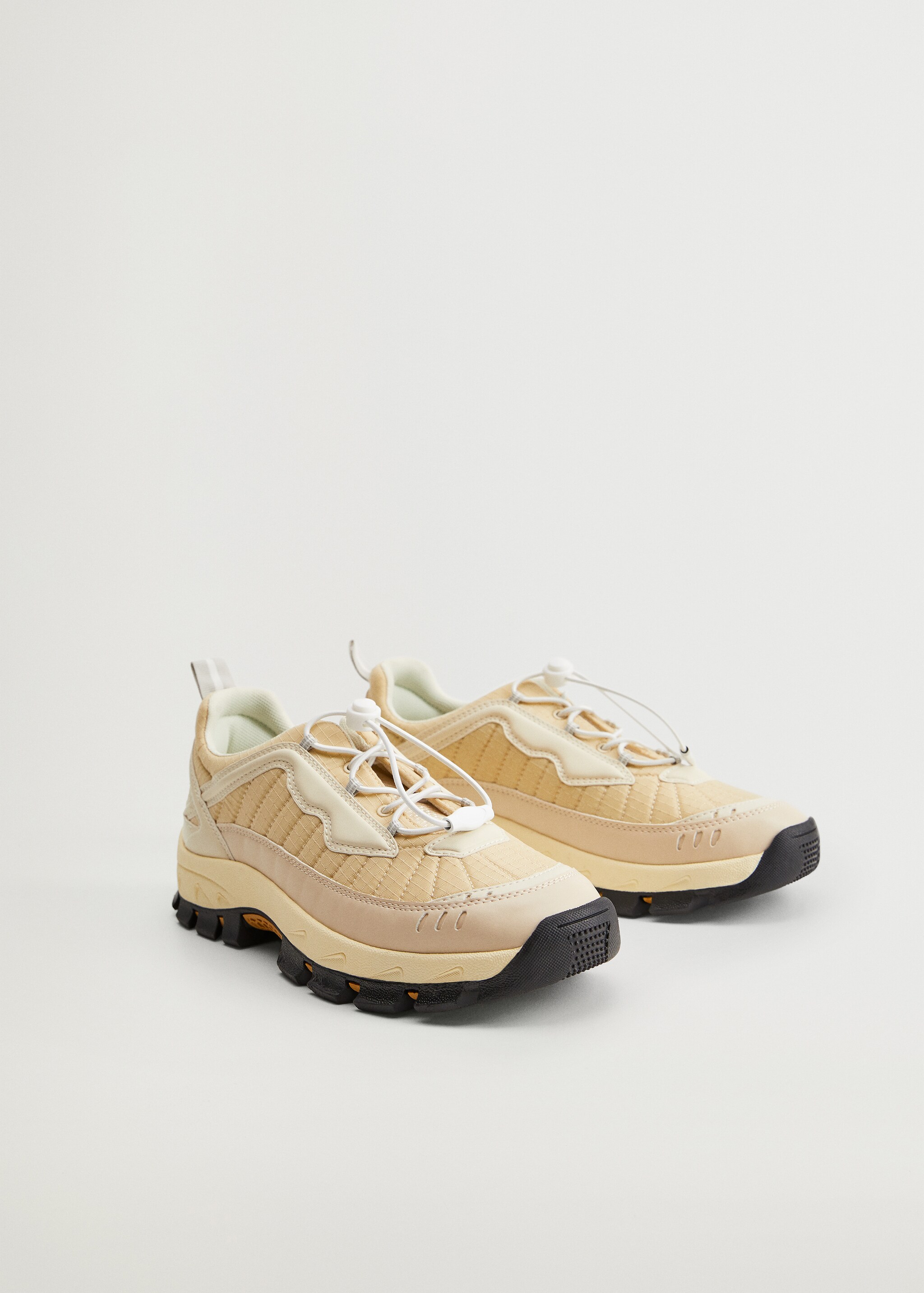 Deportiva suela track - Plano medio