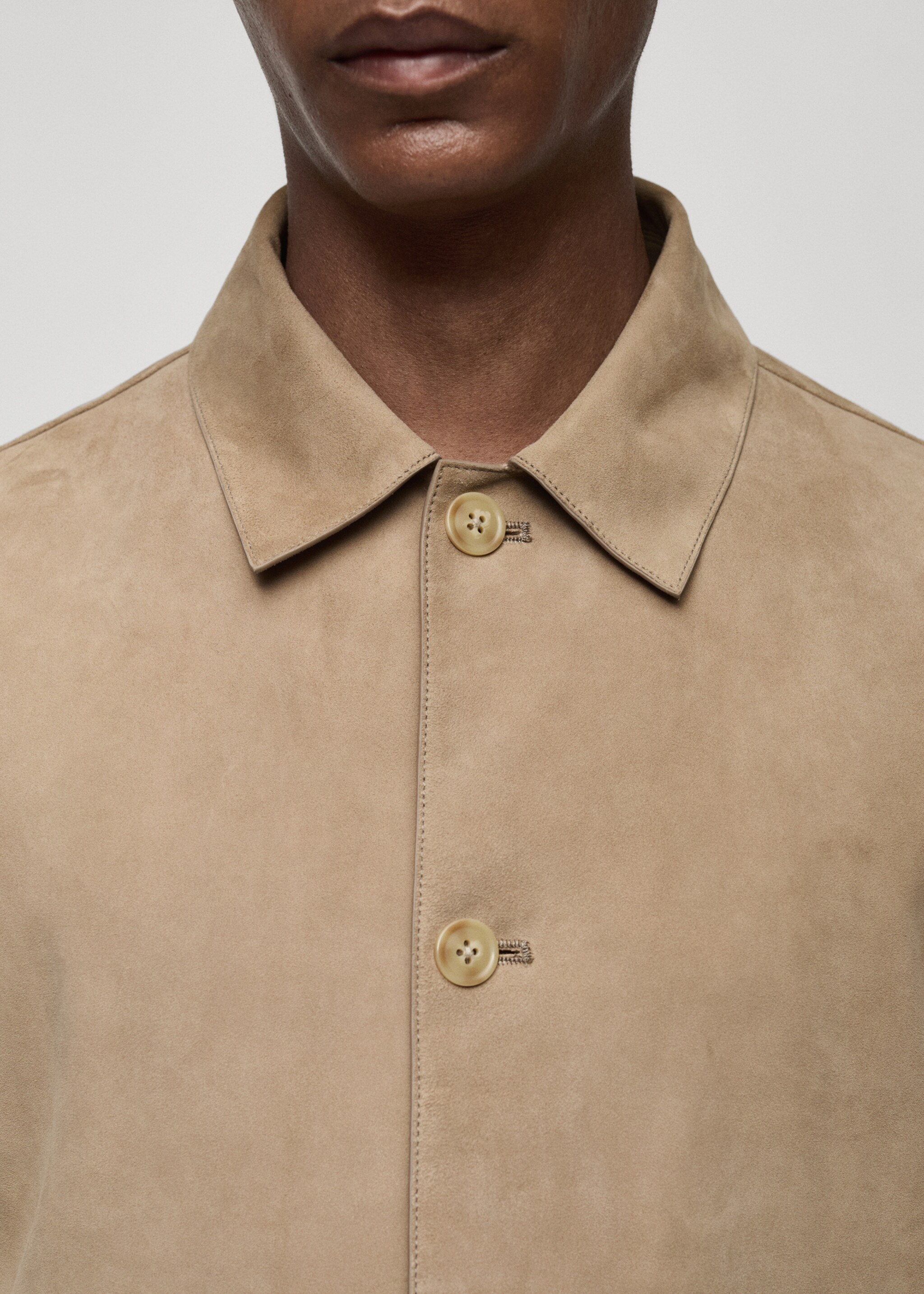 Jacke aus 100 % Wildleder mit Taschen - Detail des Artikels 1, Hellgrau/Pastellgrau. Ref: 77074433-00.