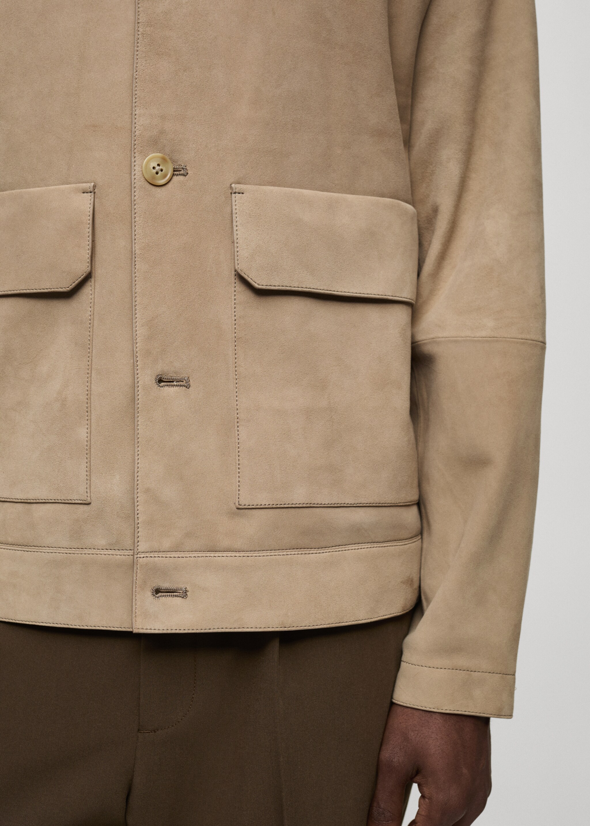 Jacke aus 100 % Wildleder mit Taschen - Detail des Artikels 6, Hellgrau/Pastellgrau. Ref: 77074433-00.