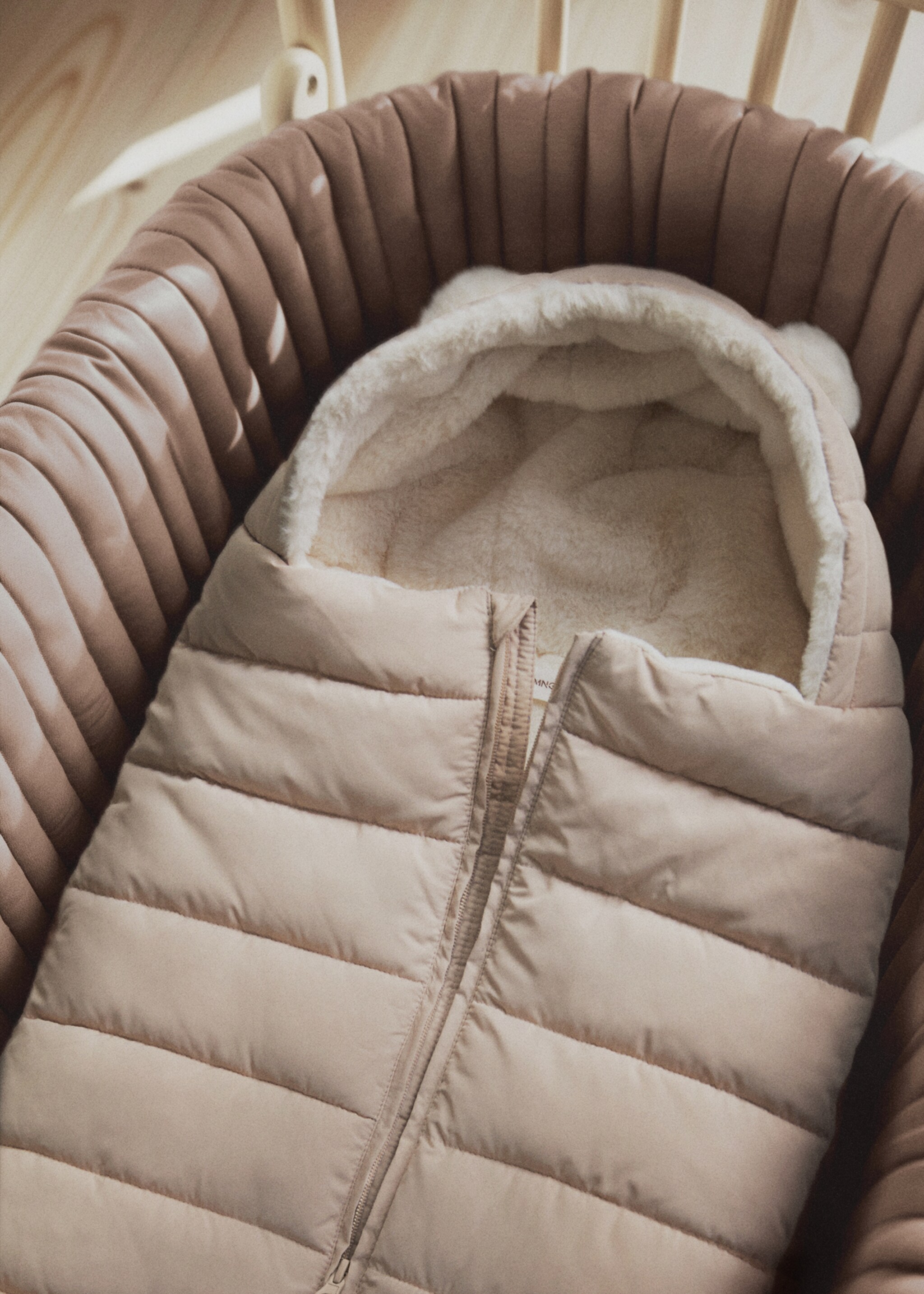 Hooded baby carrier - Details of the article 5, Beige. Ref: 77074435-00.