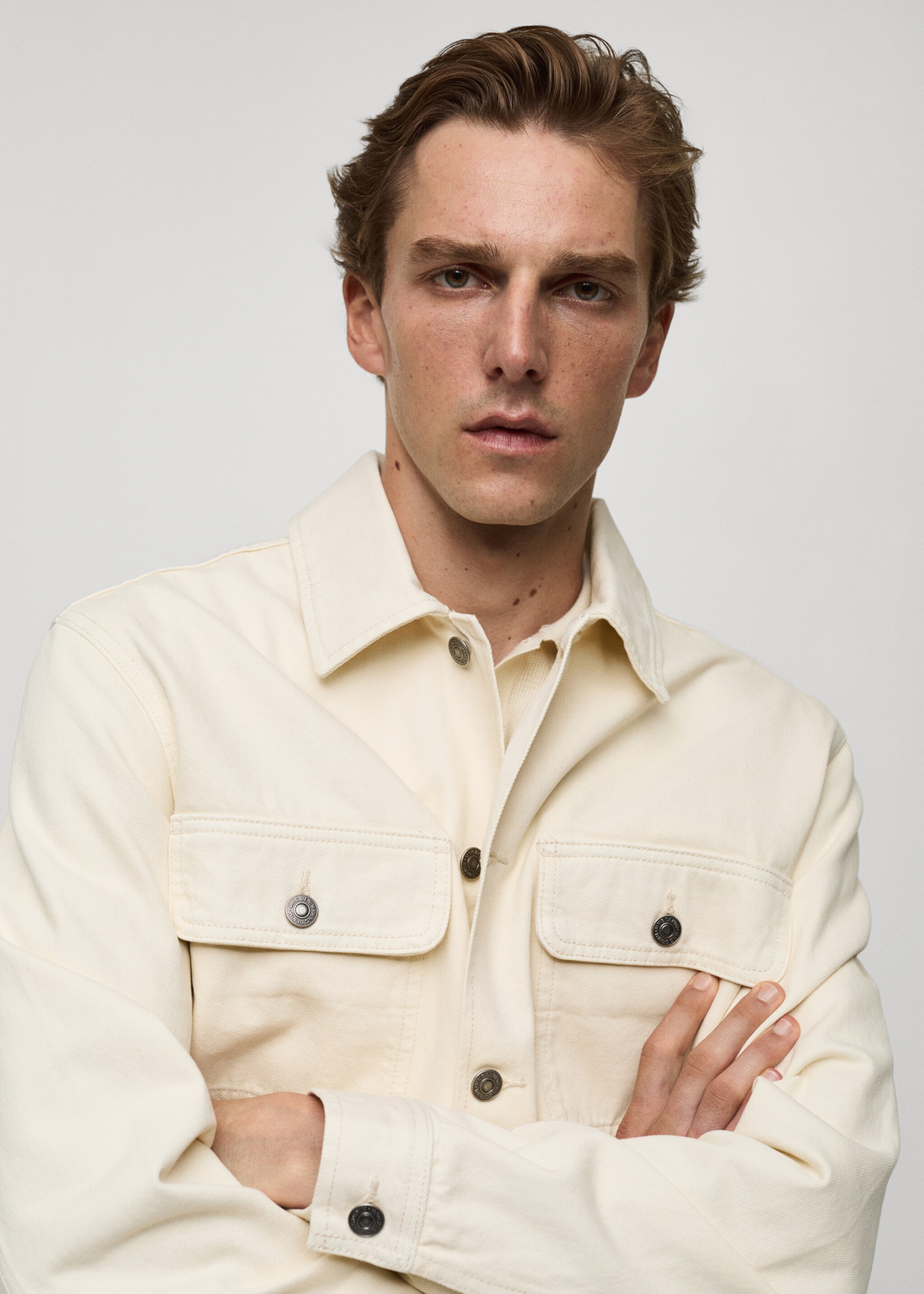 Denim overshirt pockets - Details of the article 1, Ecru. Ref: 77074439-00.