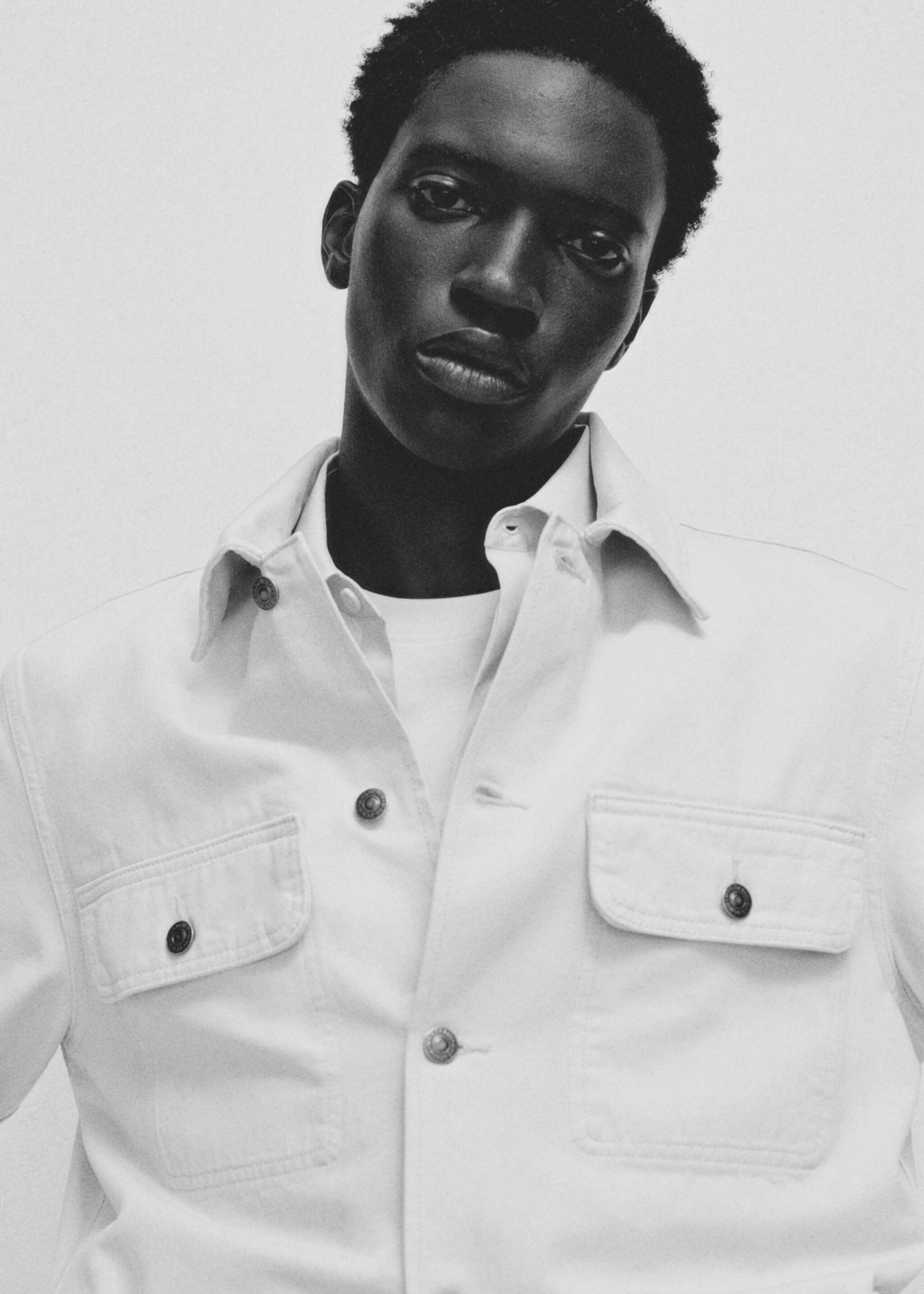 Denim overshirt pockets - Details of the article 5, Ecru. Ref: 77074439-00.