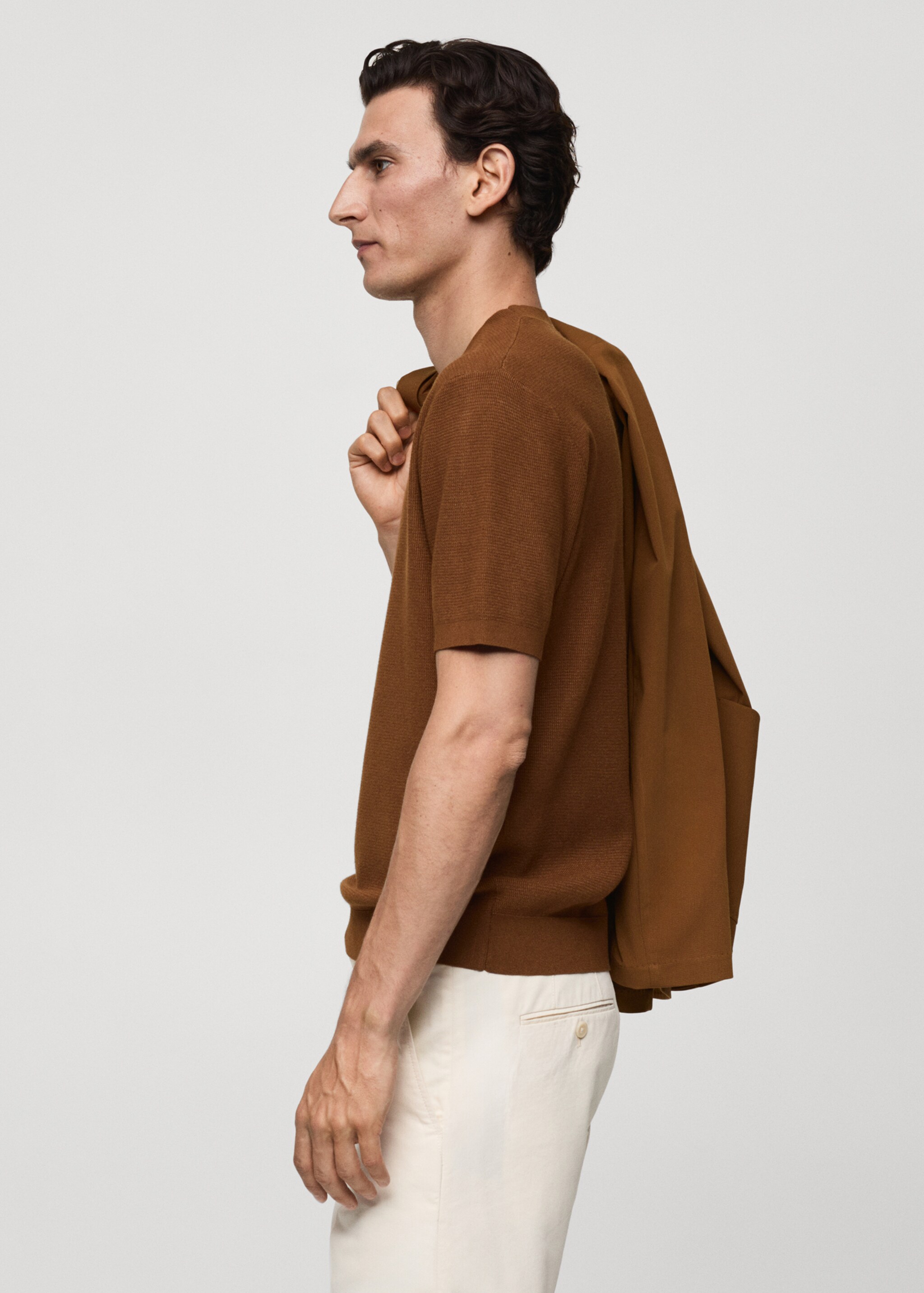 Strukturiertes Strick-T-Shirt - Detail des Artikels 2, Kaffeebraun. Ref: 77074445-00.