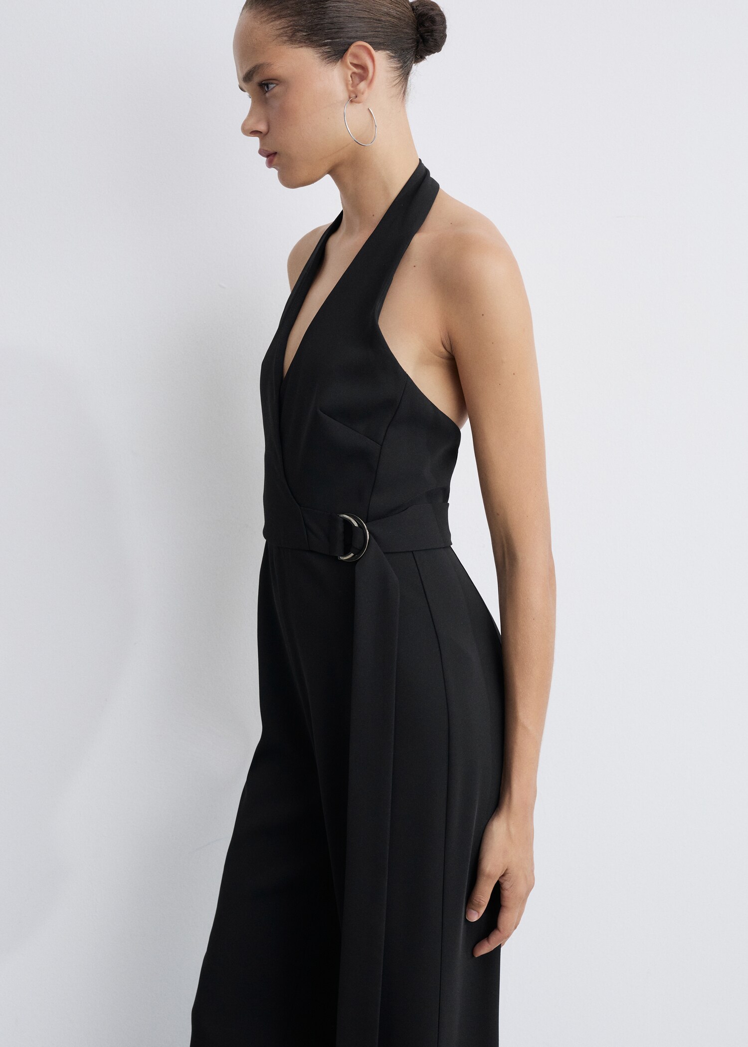 Halter-neck jumpsuit with belt - Medium plane