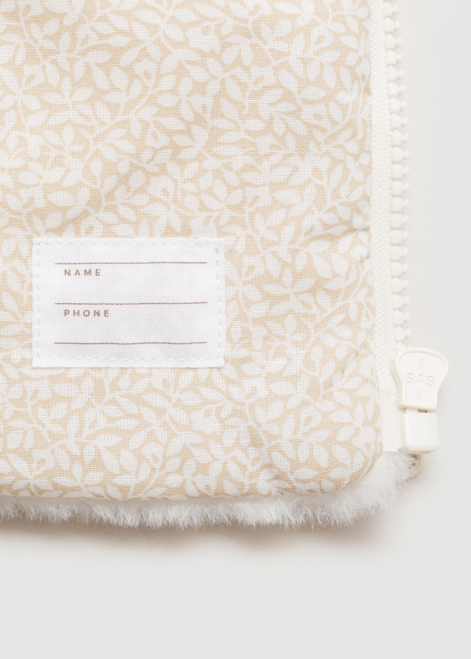 Fluffy coat - Details of the article 0
