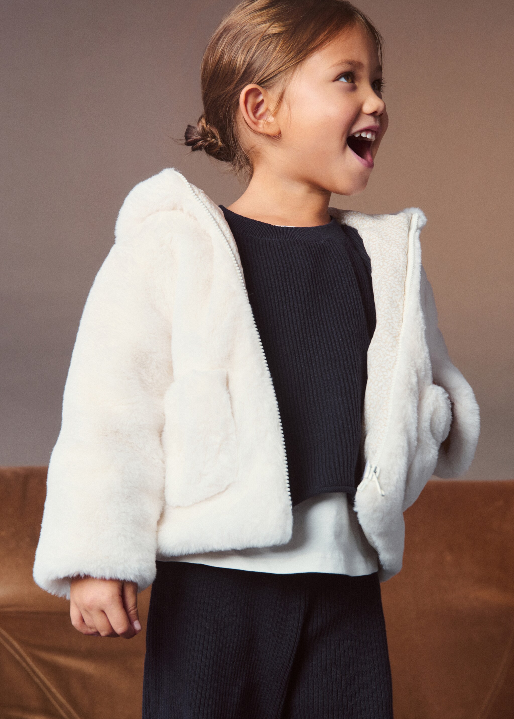 Fluffy coat - Details of the article 5, White. Ref: 77074762-00.