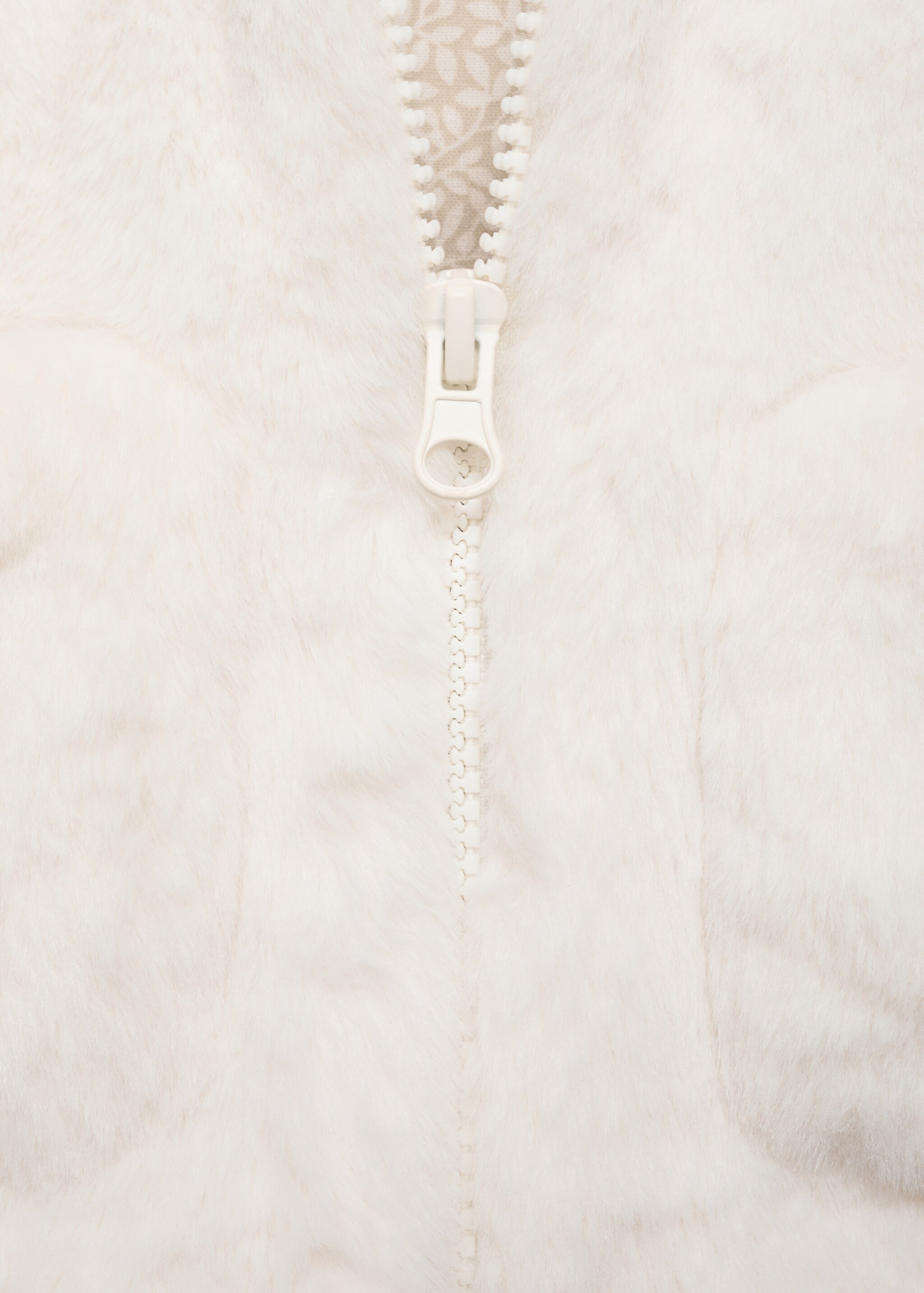 Fluffy coat - Details of the article 8, White. Ref: 77074762-00.