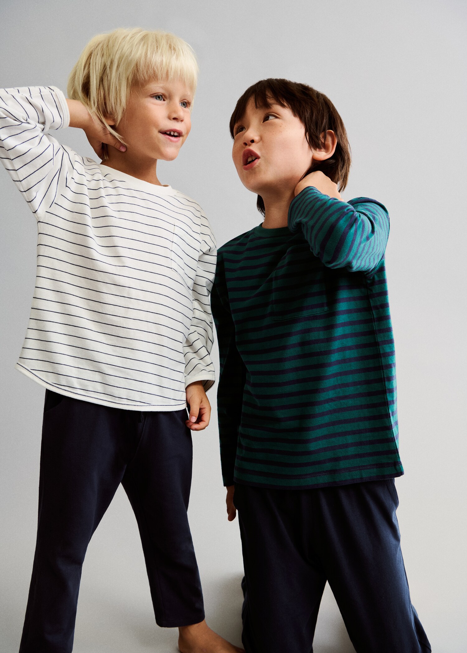 Langer Pyjama mit Streifen - Detail des Artikels 6