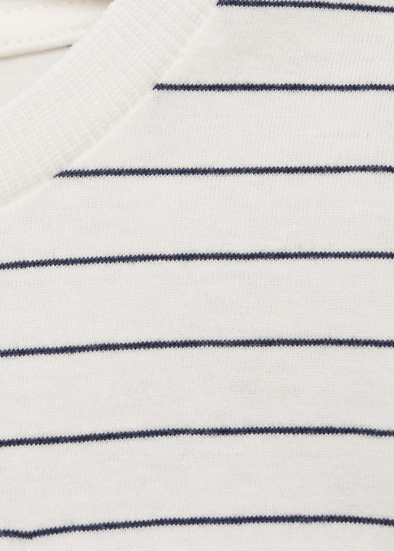 Langer Pyjama mit Streifen - Detail des Artikels 8