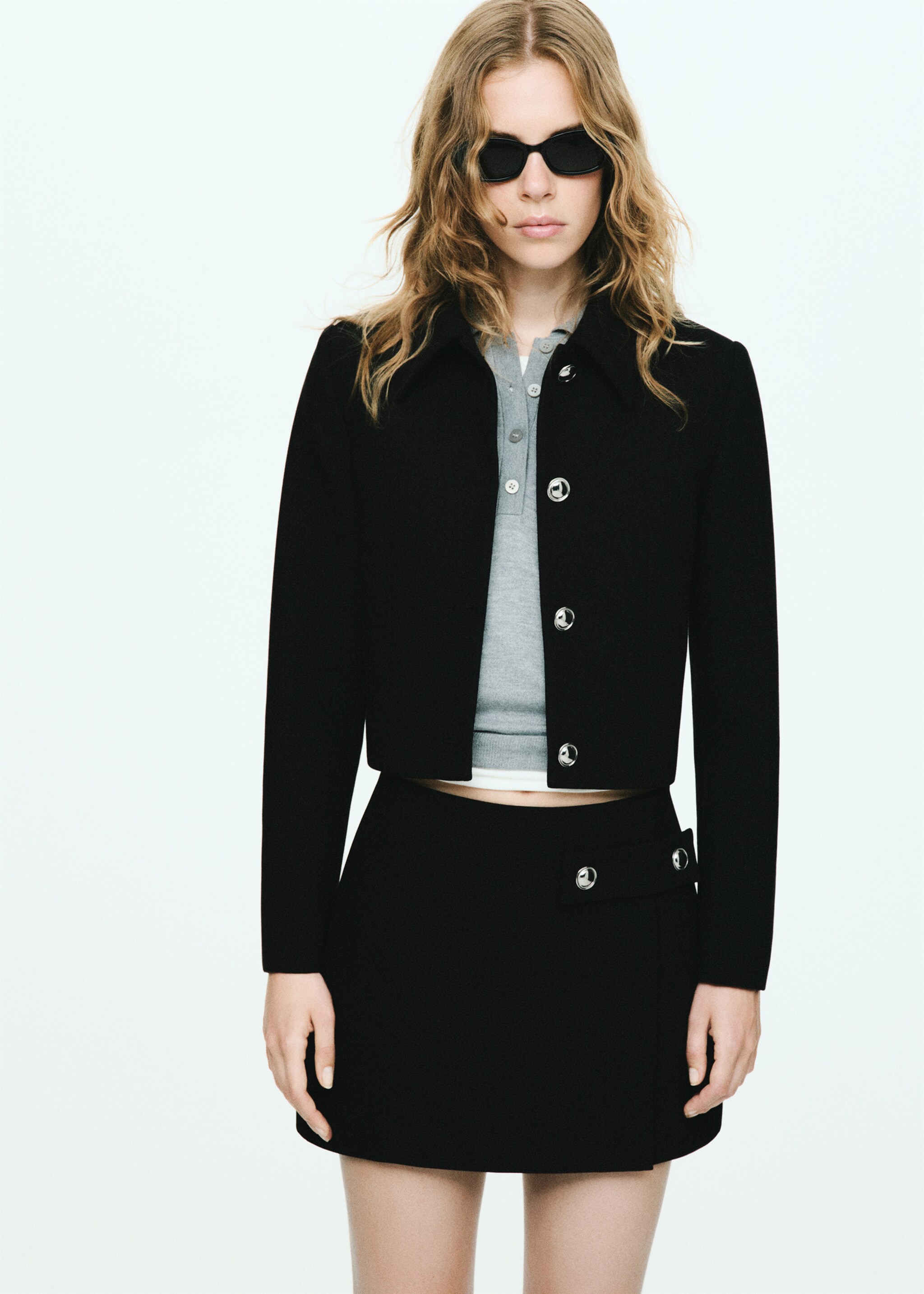 Crop-Jacke mit Knöpfen - Detail des Artikels 7, Schwarz. Ref: 77074792-00.