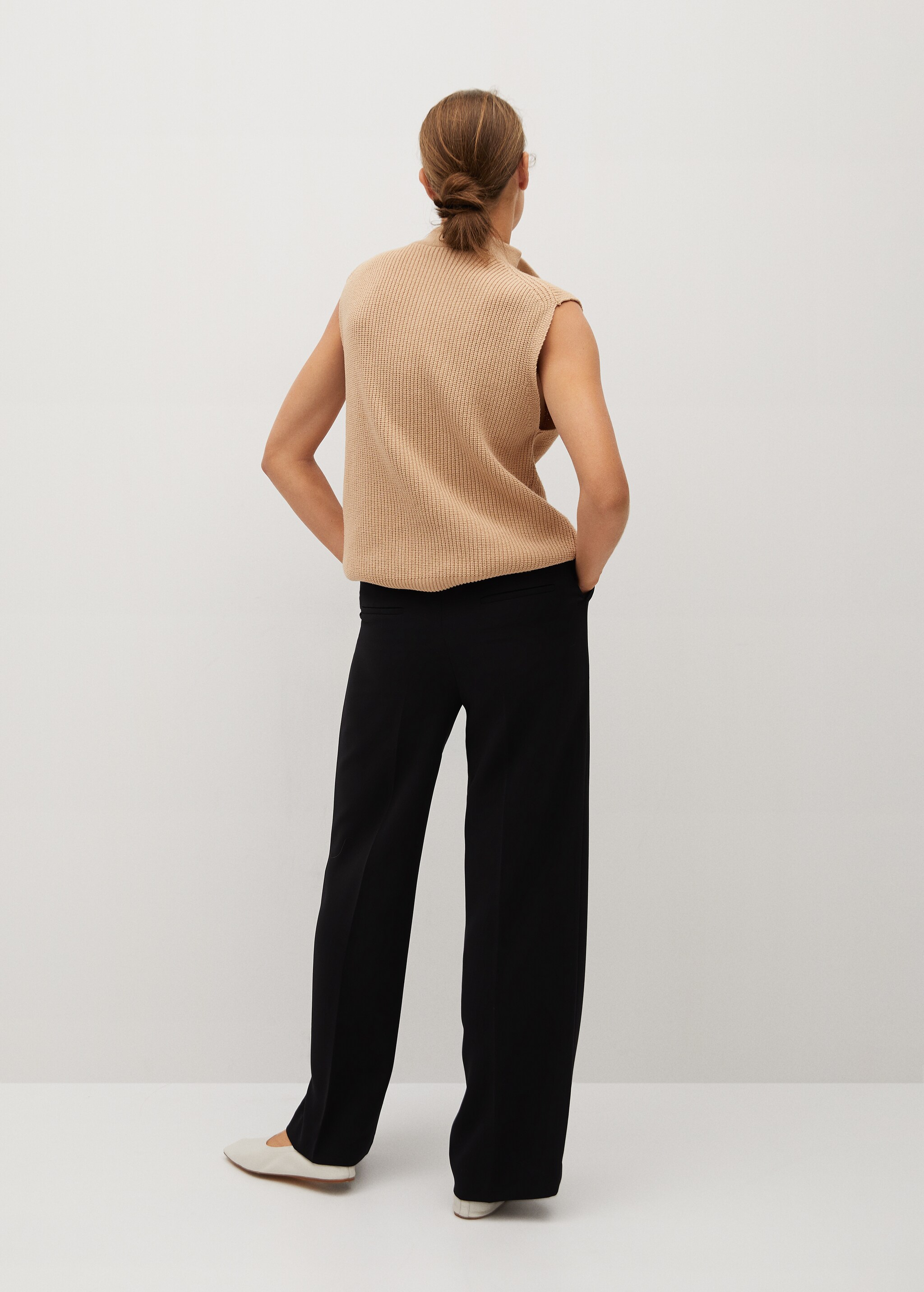 Pantalón tiro alto pinzas  - Reverso del artículo