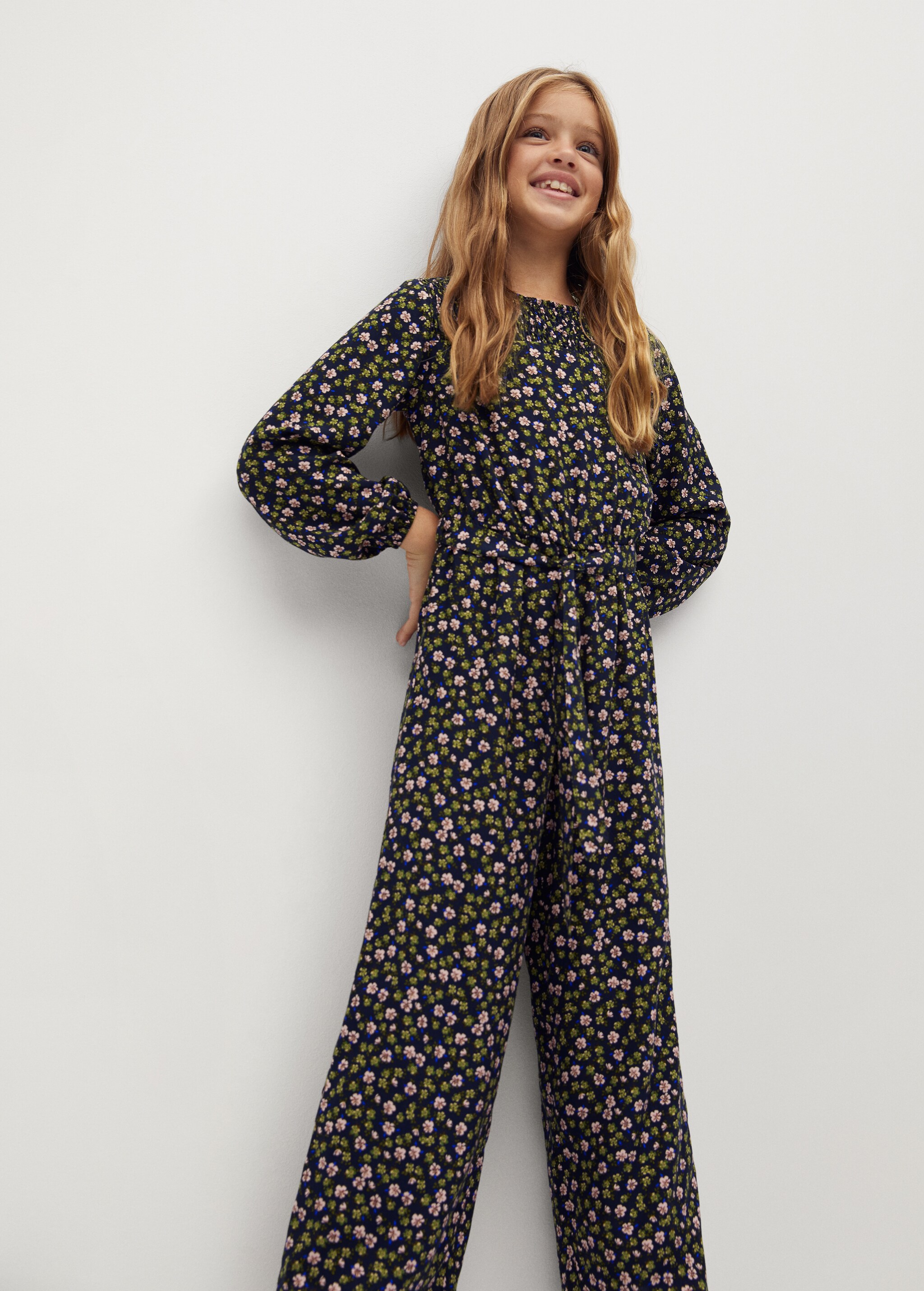 Mono largo estampado floral - Plano medio