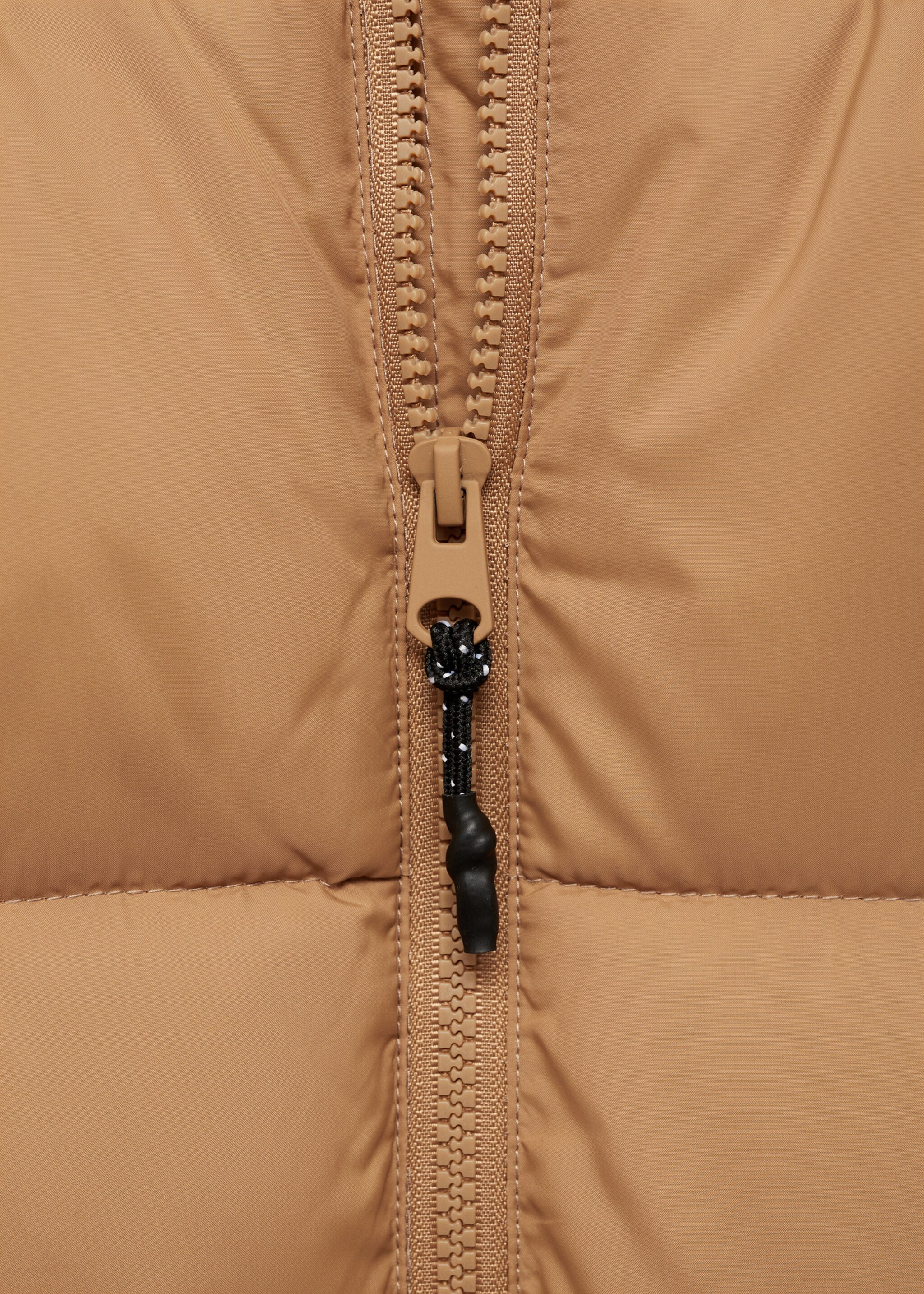 Quilted long coat - Details of the article 8, Caramel. Ref: 77075146-00.