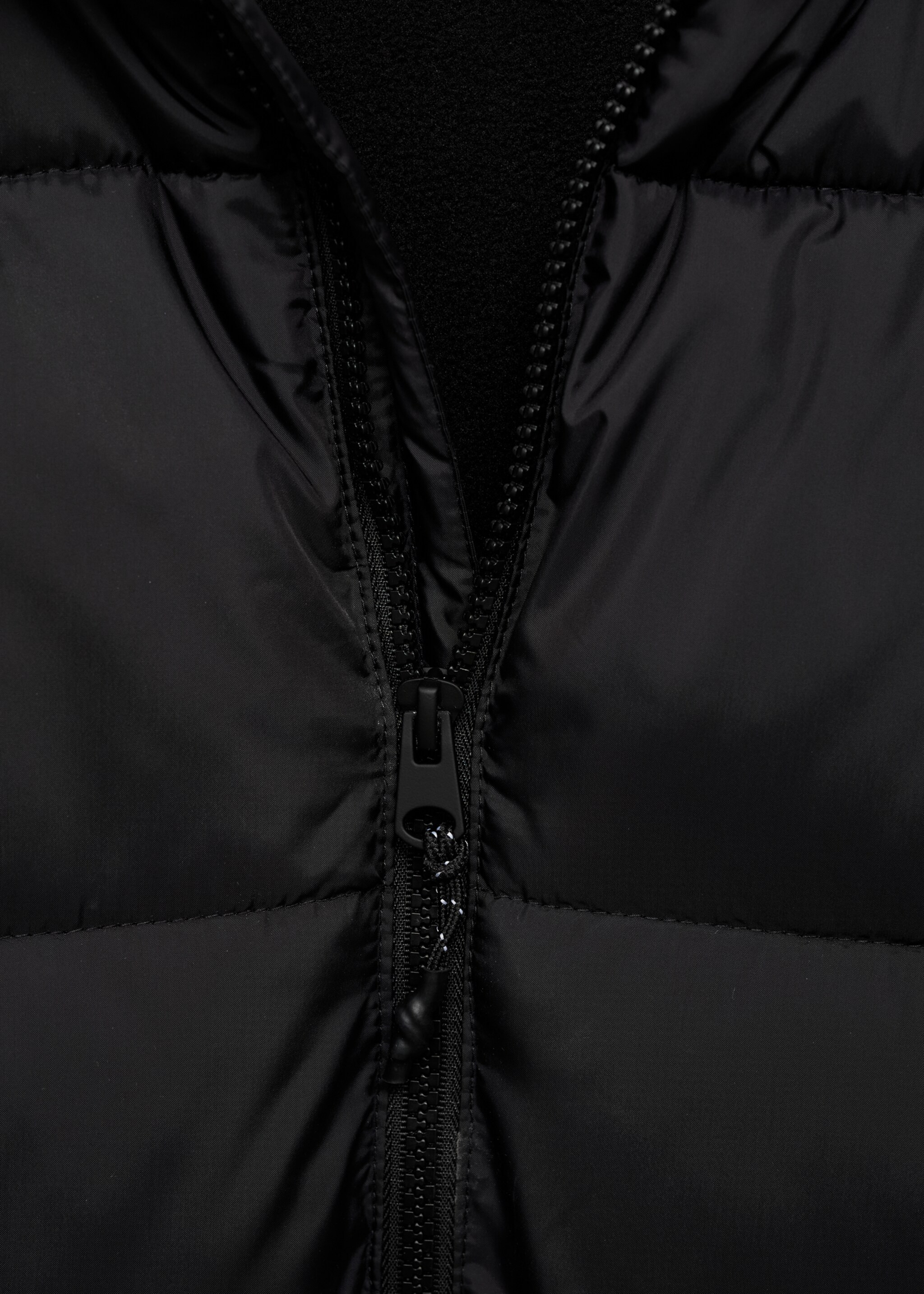 Anorak long matelassé - Détail de l'article 8, Noir. Ref: 77075146-00.