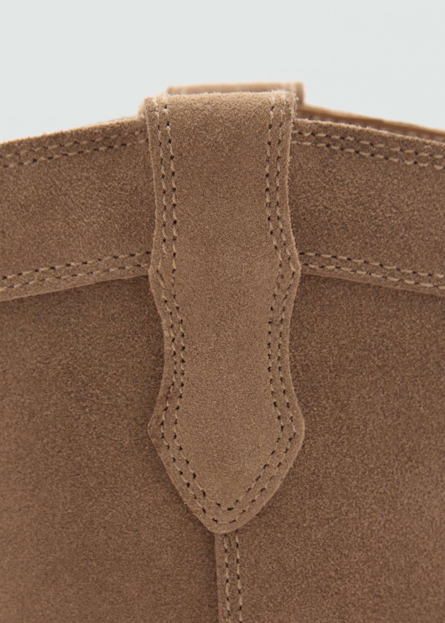 Flat leather ankle boots - Details of the article 3
