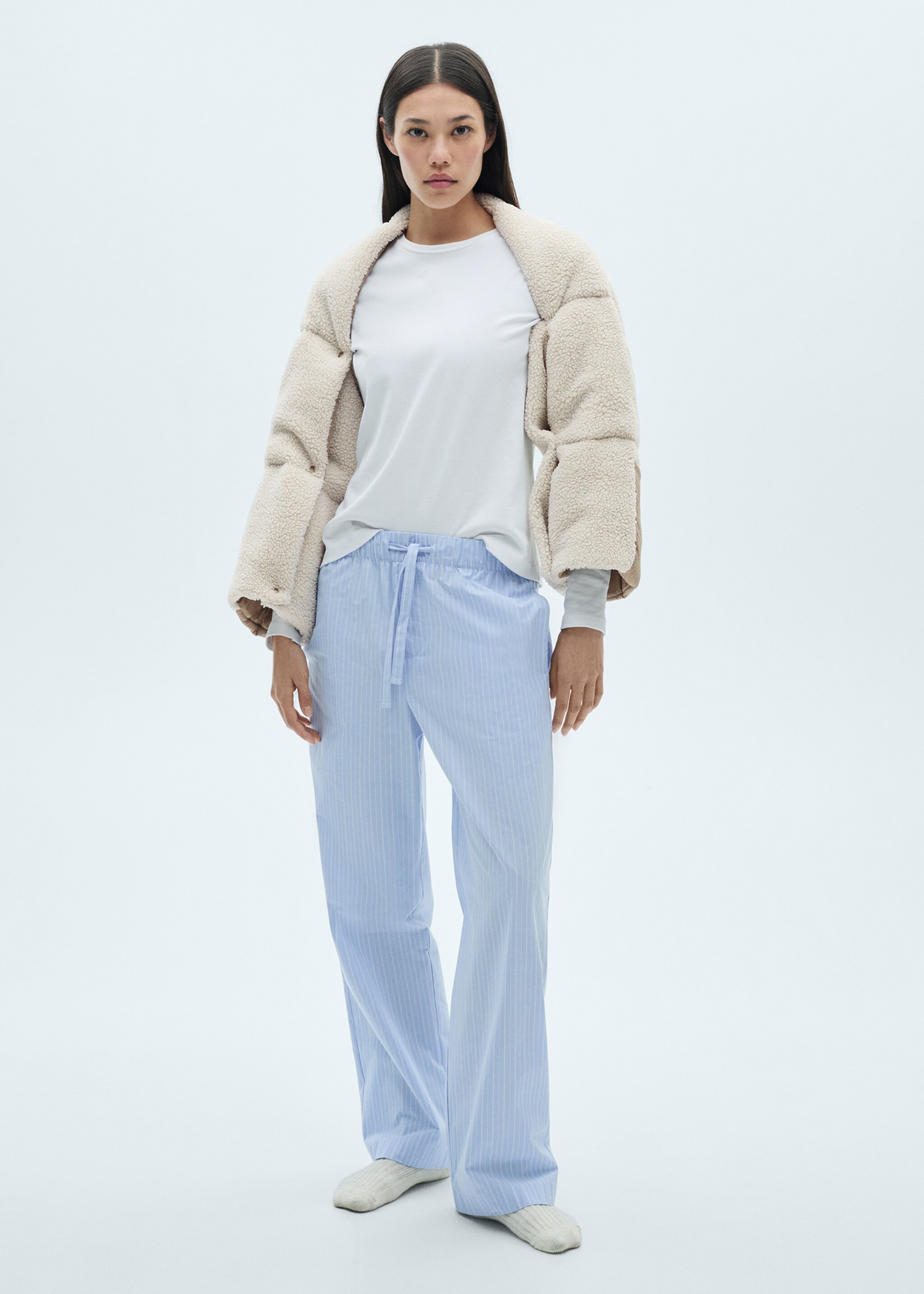 Teddy cape met knopen - Middenvlak, Ecru. Ref: 77075636-00.