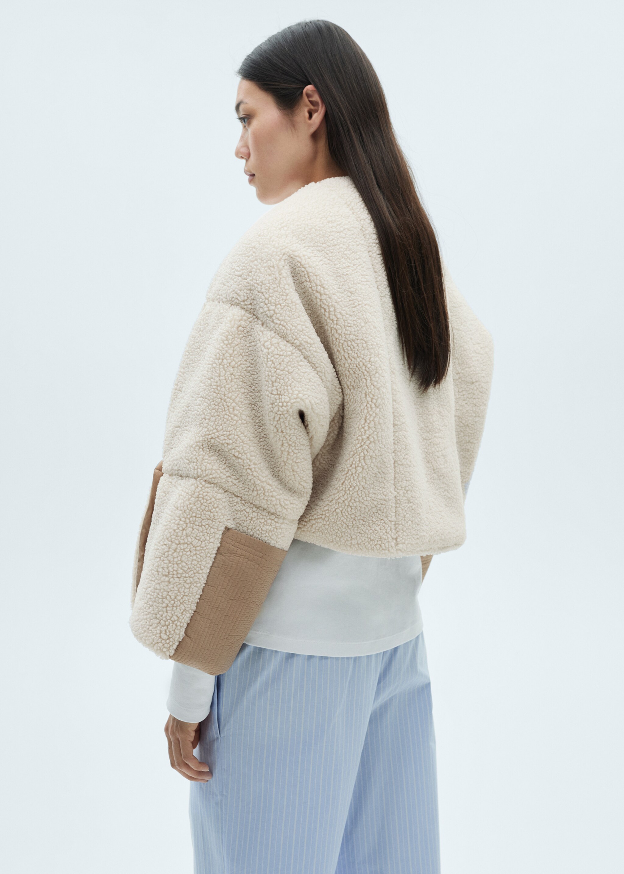 Teddy cape met knopen - Achterkant van het artikel, Ecru. Ref: 77075636-00.