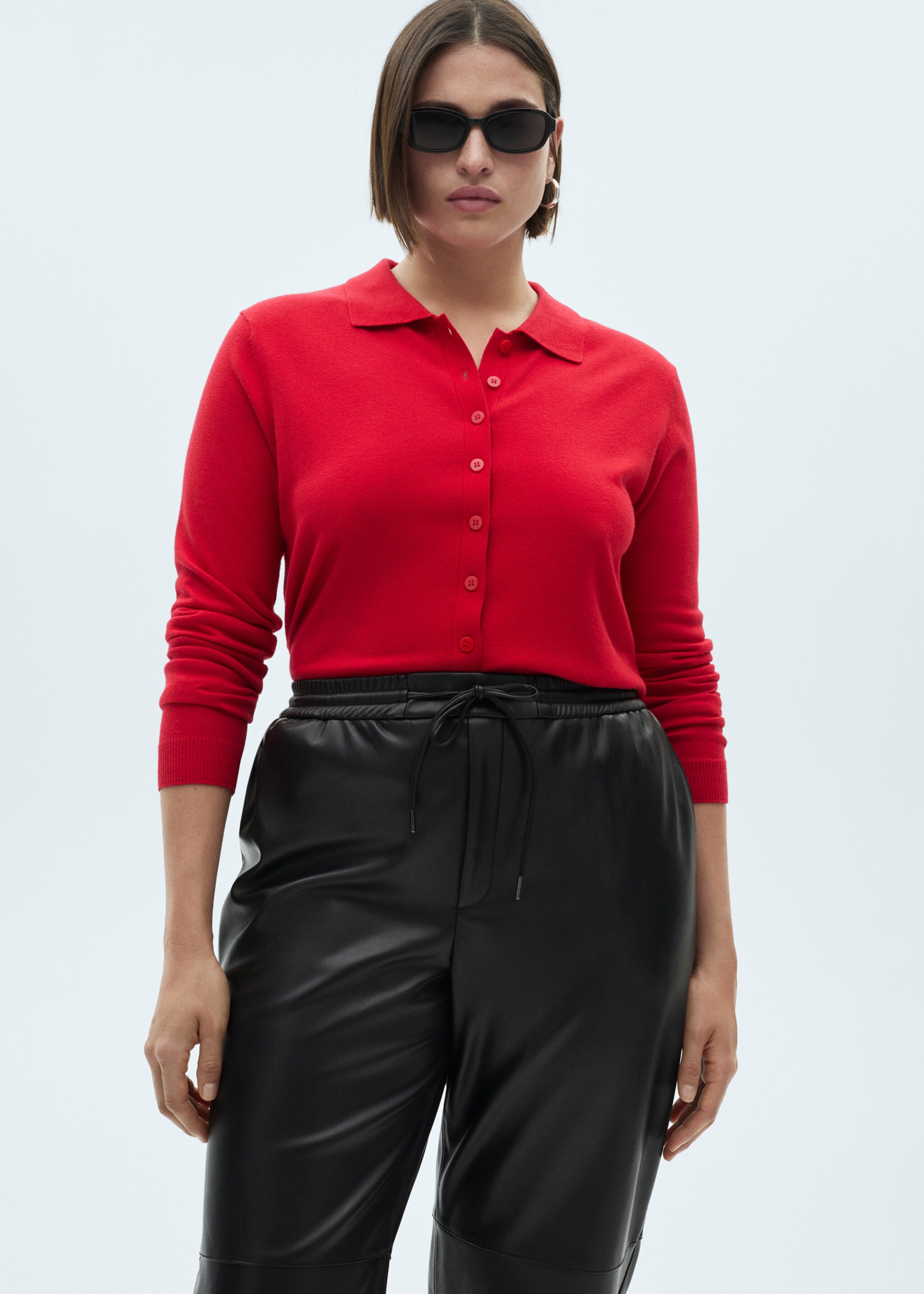 Faux-leather trousers with elastic waist - Details of the article 4, Black. Ref: 77075648-00.